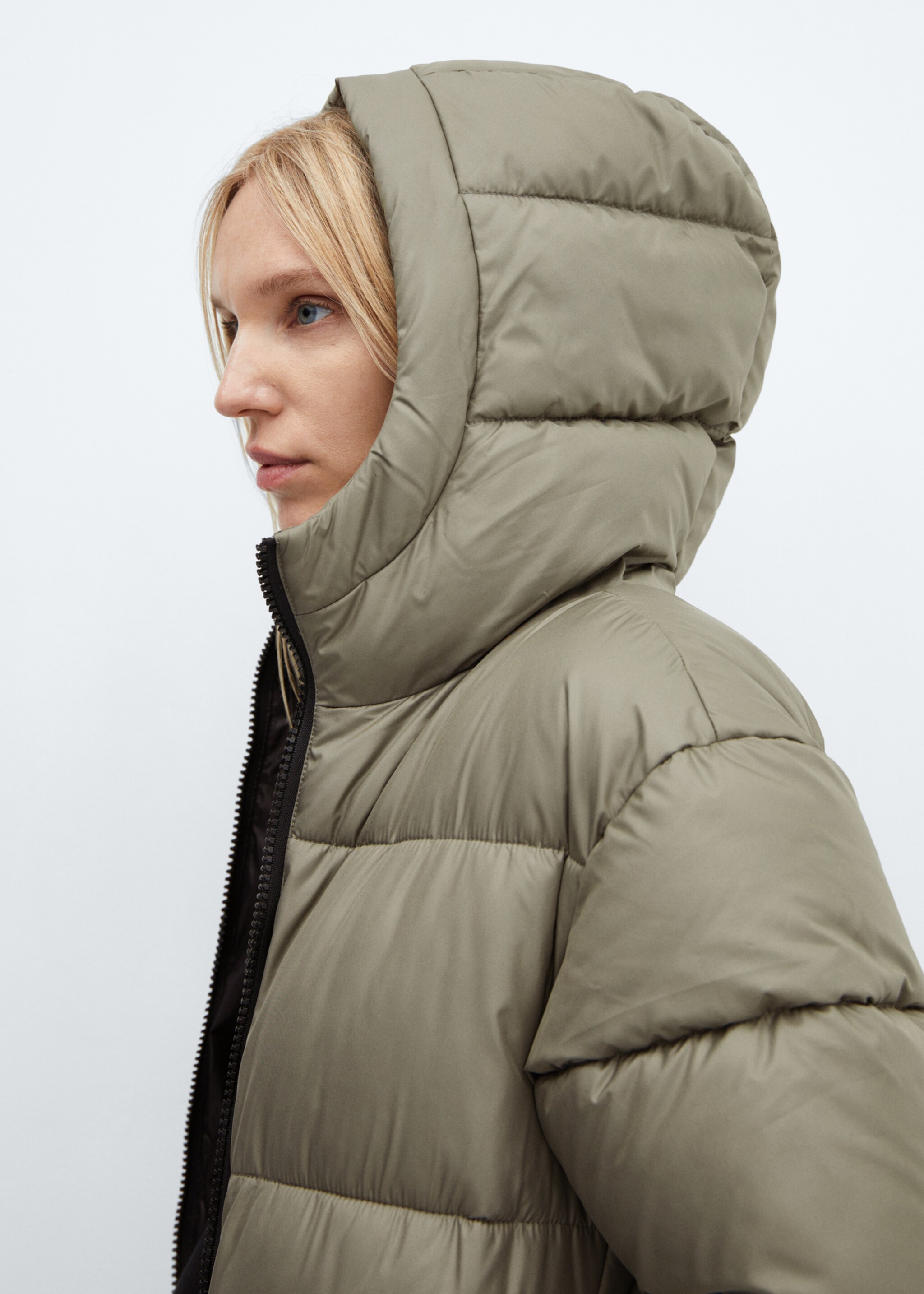 Anorak porteo acolchado con capucha - Detalle del artículo 6