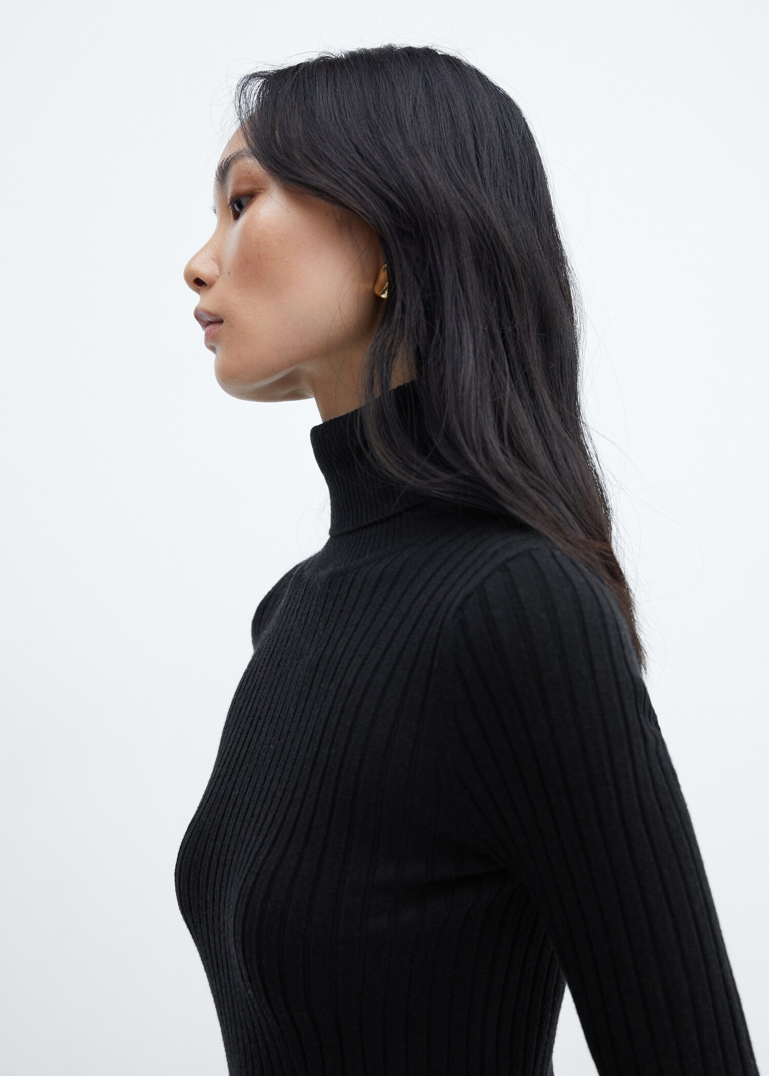 Turtleneck ribbed midi-dress - Details of the article 1