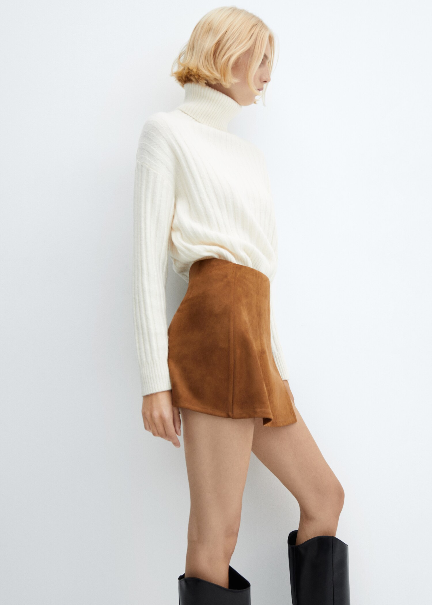 Suede mini-skirt - Details of the article 2