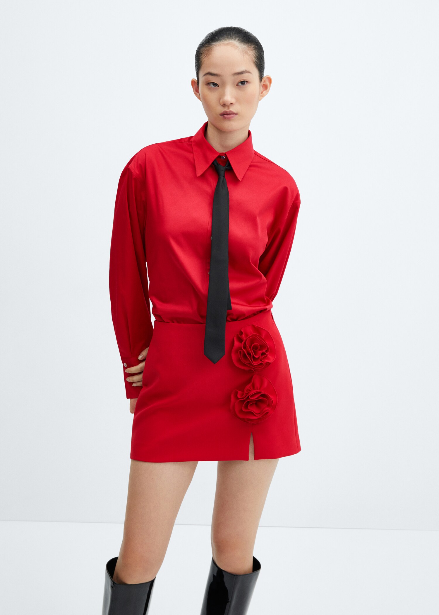 Mini-skirt with flower appliqué - Medium plane