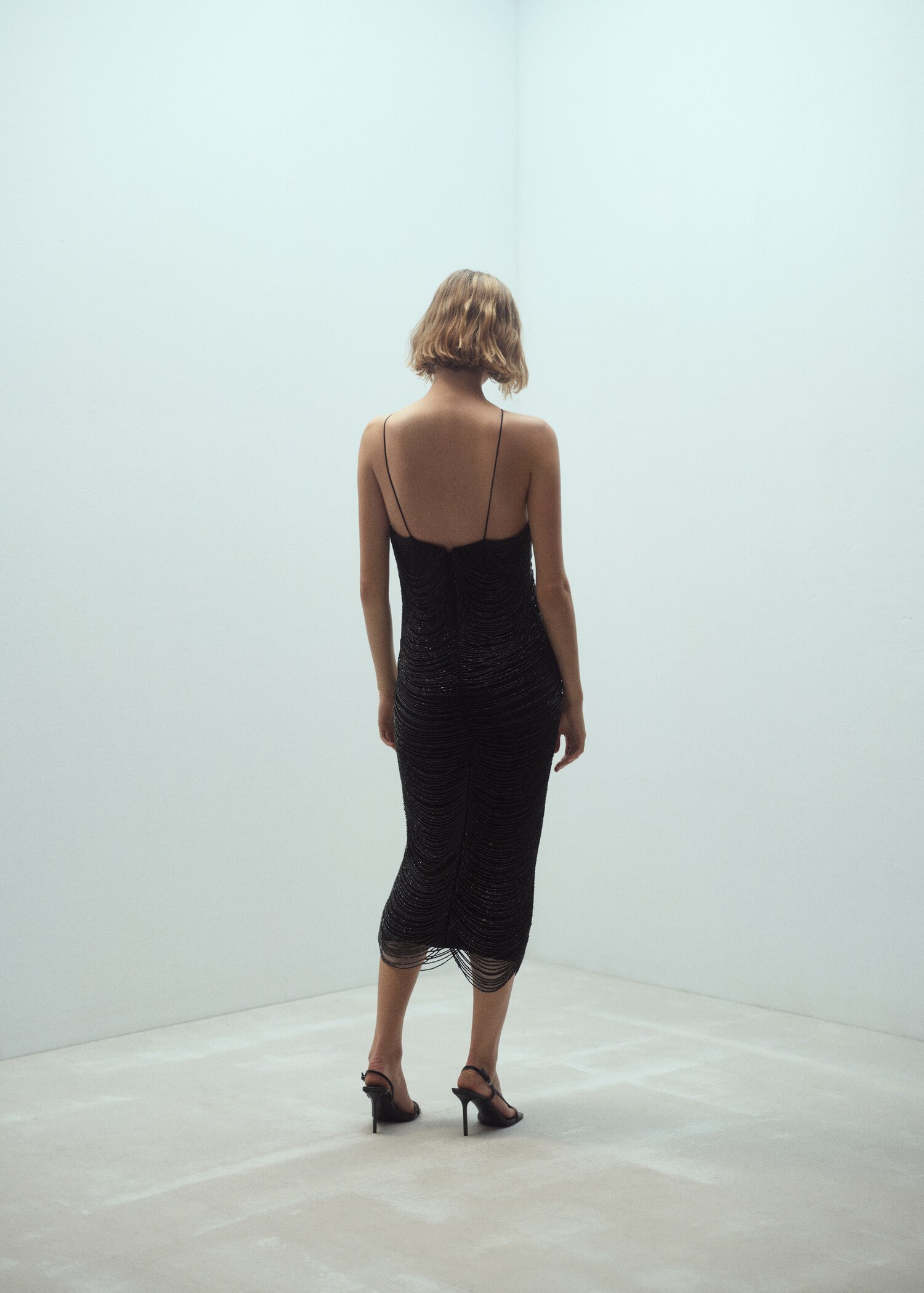 Neckholderkleid mit Pailletten - Rückseite des Artikels