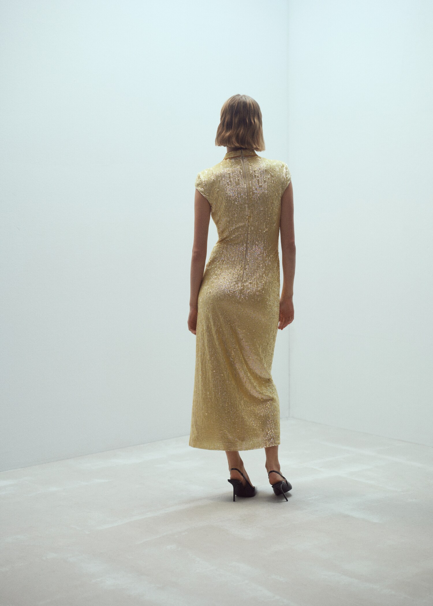 Vestido diseño bordado lentejuelas - Reverso del artículo