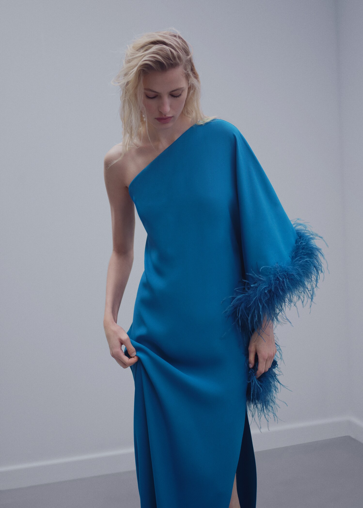 Asymmetric feather satin dress - Medium plane