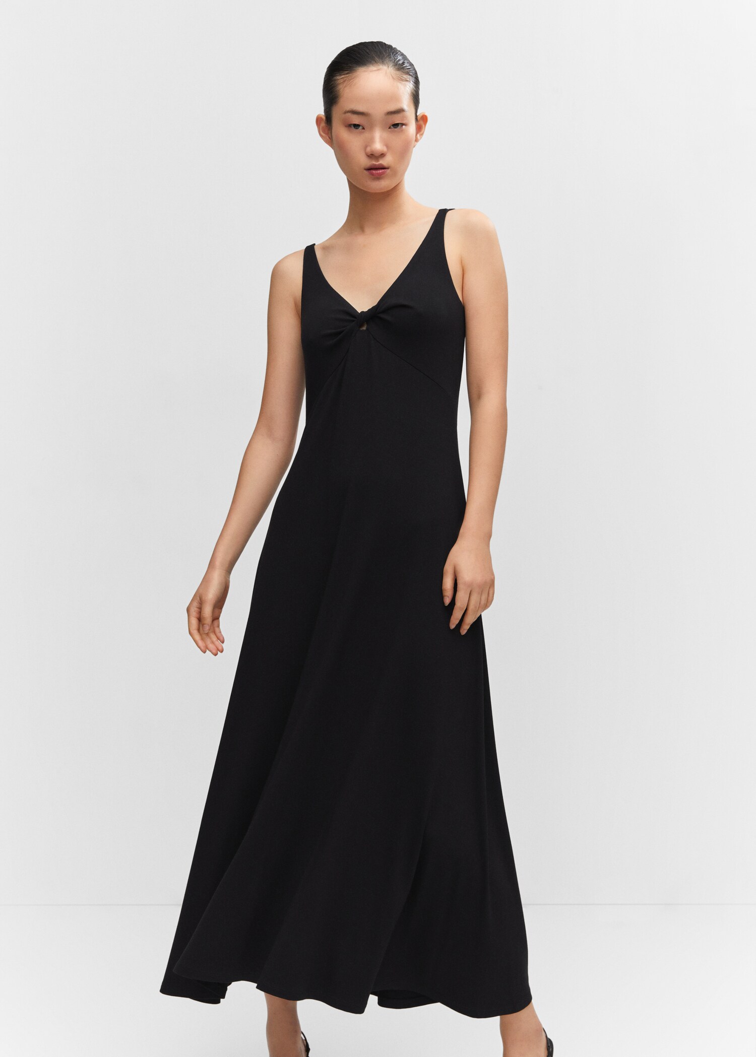 Strickkleid mit Knoten - Mittlere Ansicht