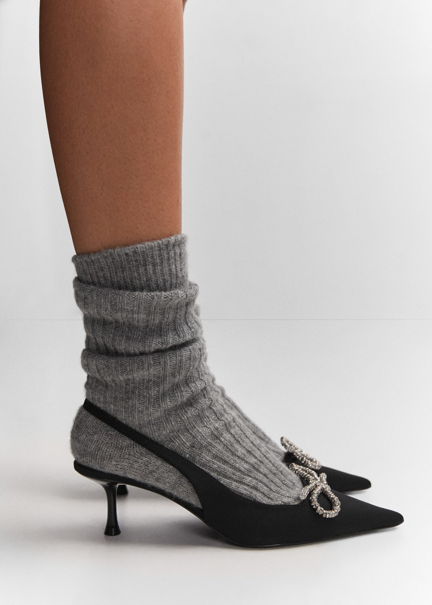 Shoes with rhinestone bow detail - Details of the article 9
