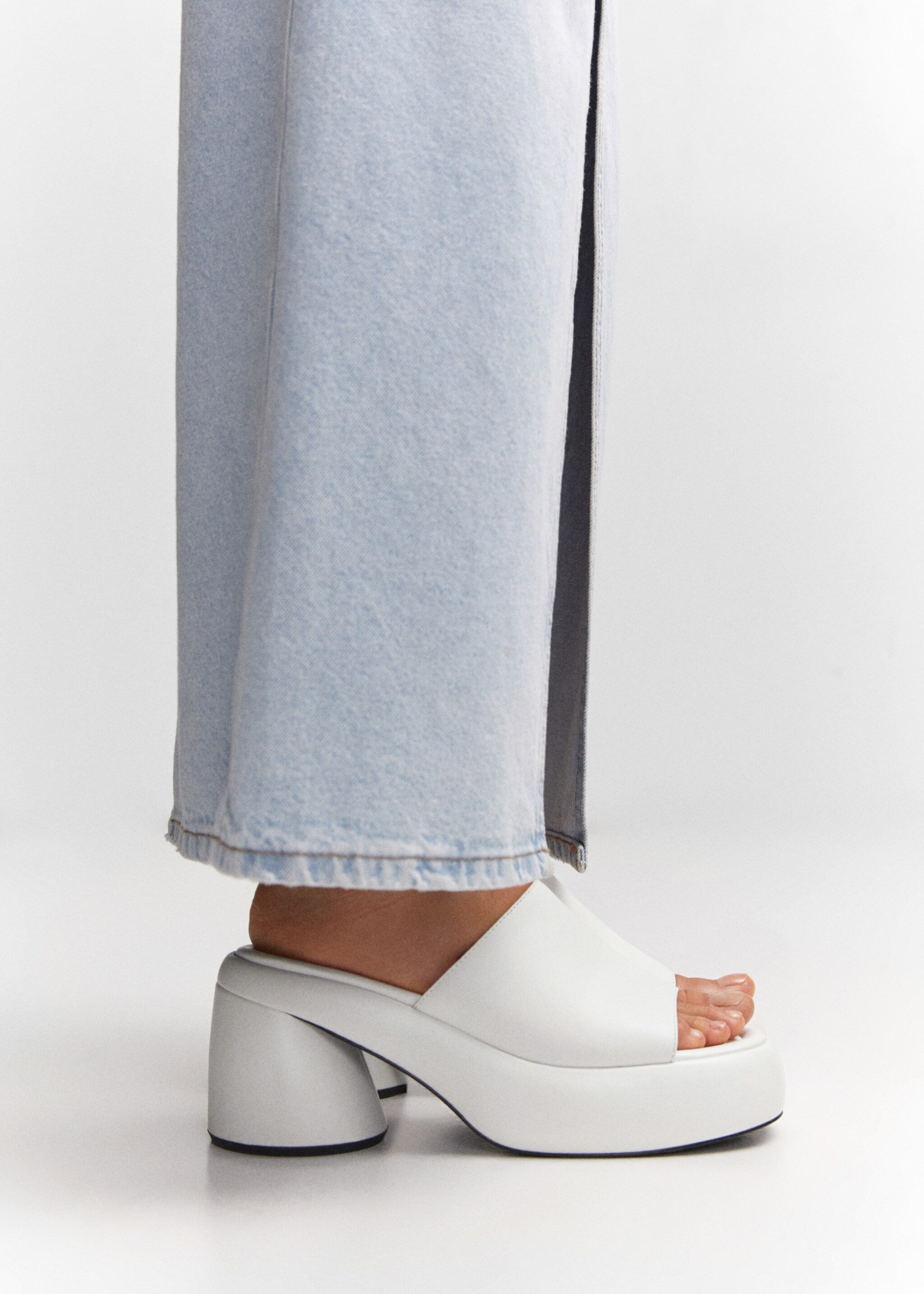 Leather block-heel sandals - Details of the article 9, White. Ref: 57093253-00.