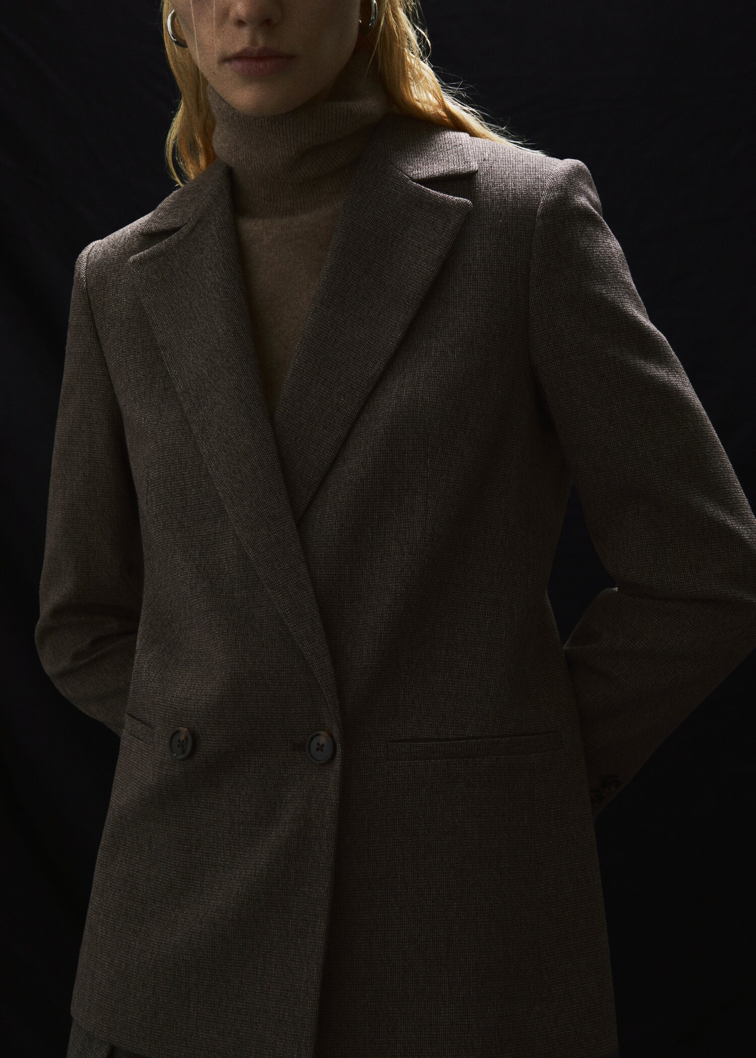 Double-breasted blazer with button - Details of the article 7