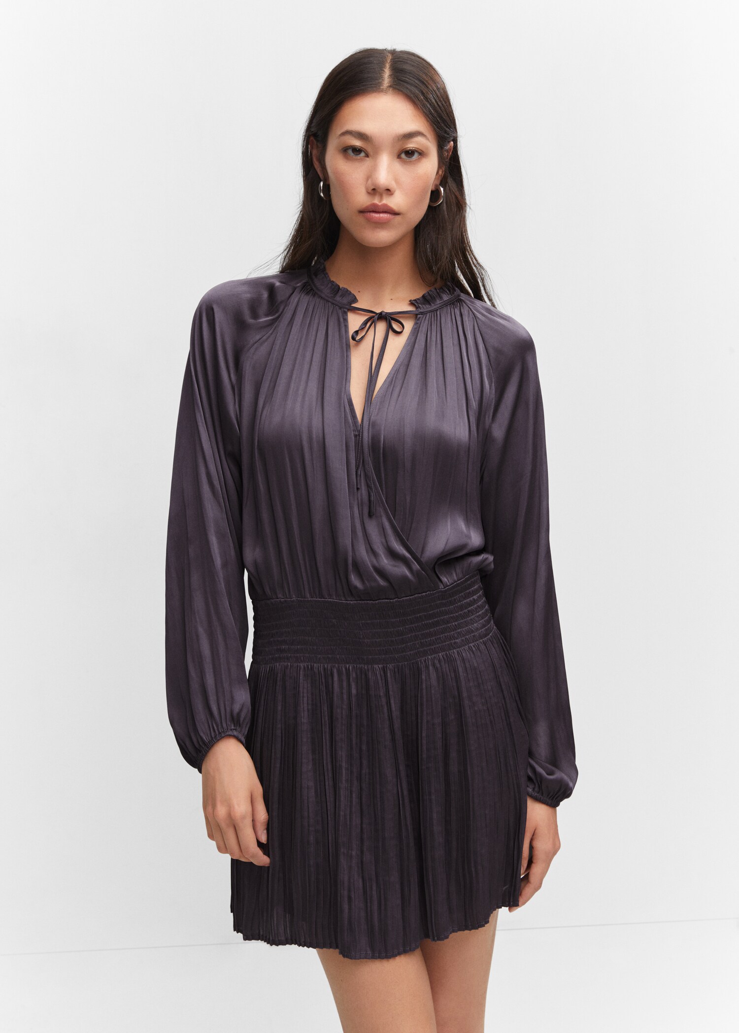 Satiniertes Plissée-Kleid - Mittlere Ansicht