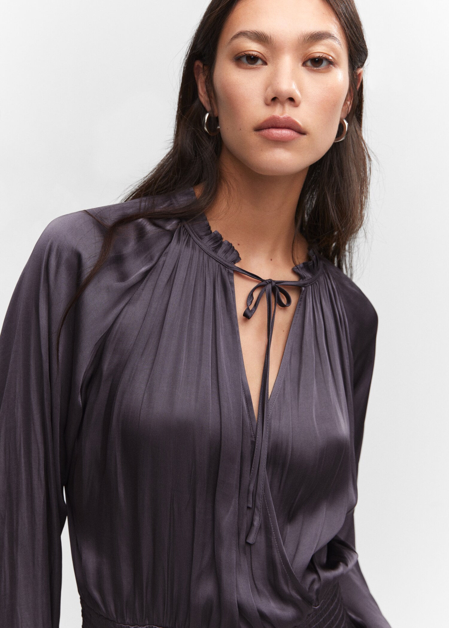 Satiniertes Plissée-Kleid - Detail des Artikels 1