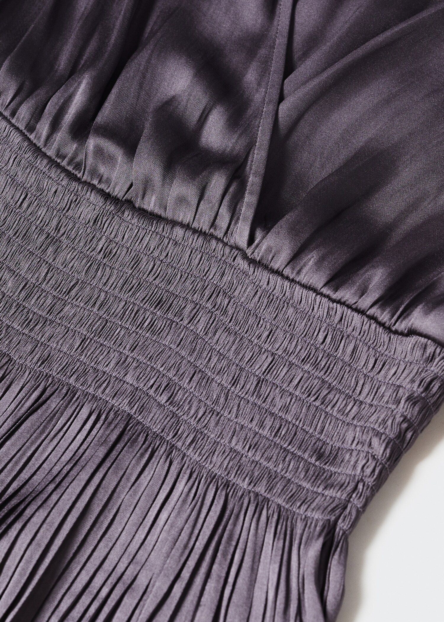 Satiniertes Plissée-Kleid - Detail des Artikels 8