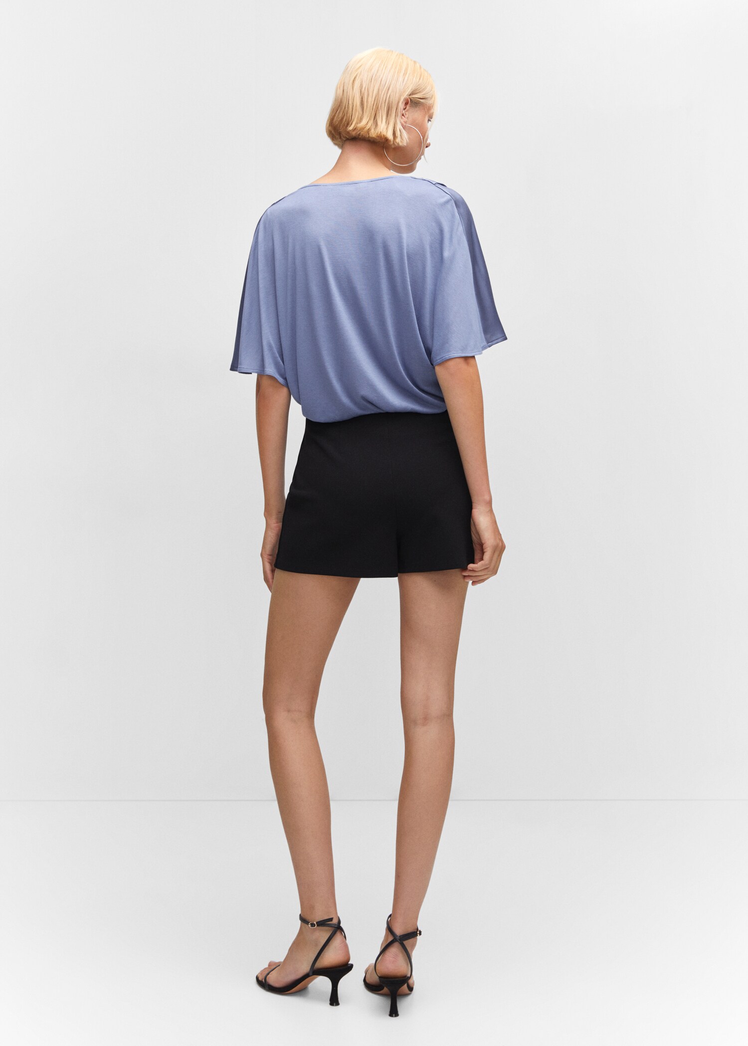 Blusa satinada manga corta - Reverso del artículo