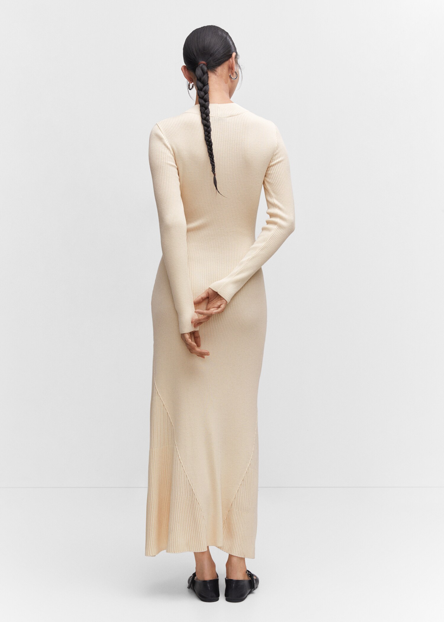 Strickkleid mit Nahtdetails - Rückseite des Artikels