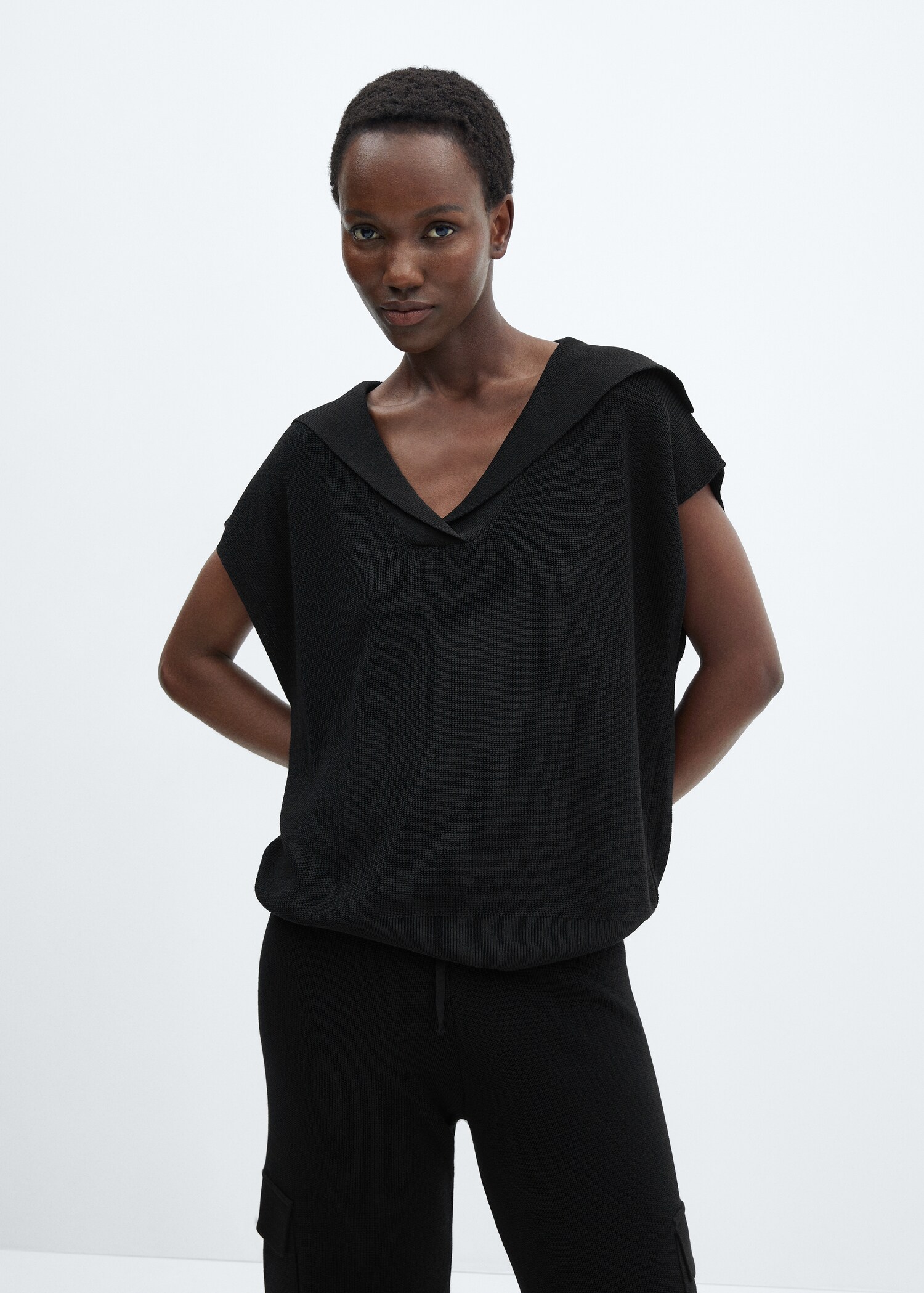 Knitted trousers with cargo pockets - Details of the article 1