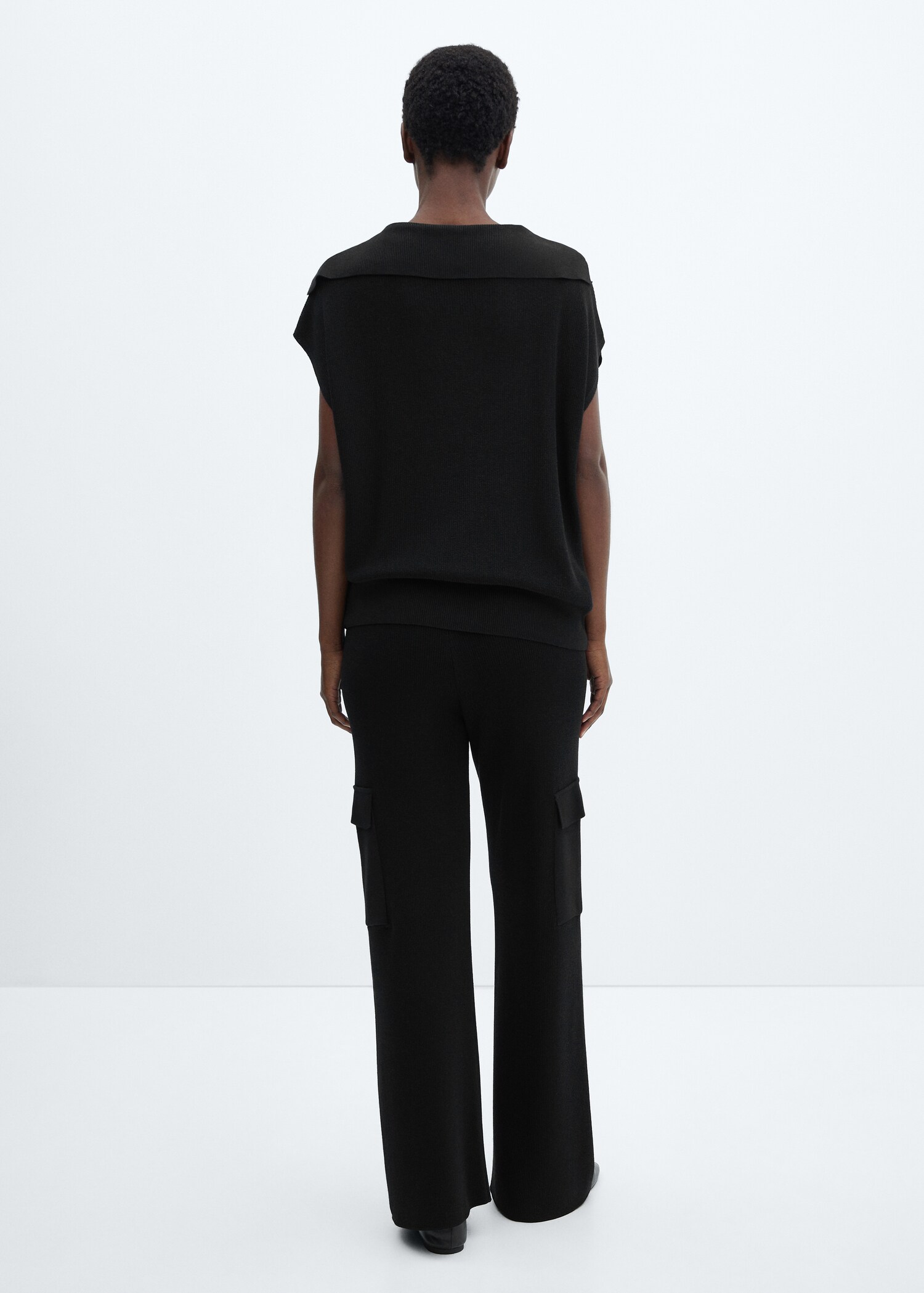 Knitted trousers with cargo pockets - Reverse of the article
