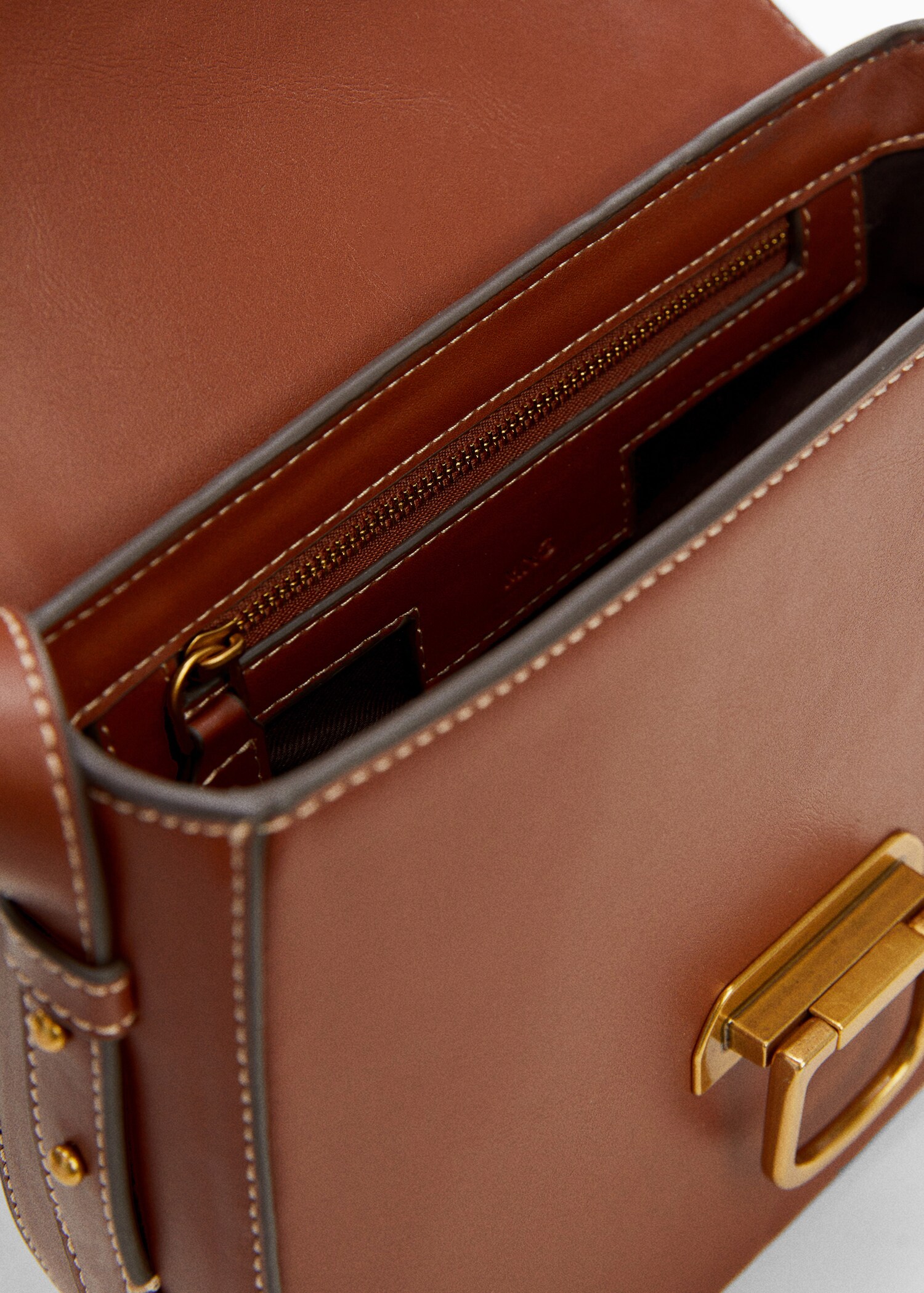 Shoulder bag with buckle - Details of the article 3