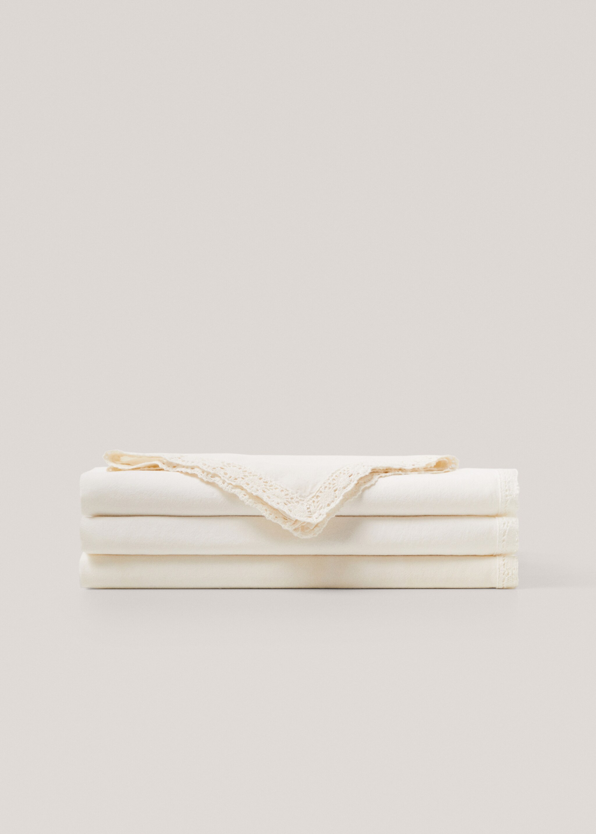 Obrus z koronką 150 x 150 cm - Artykuł bez modela/modelki