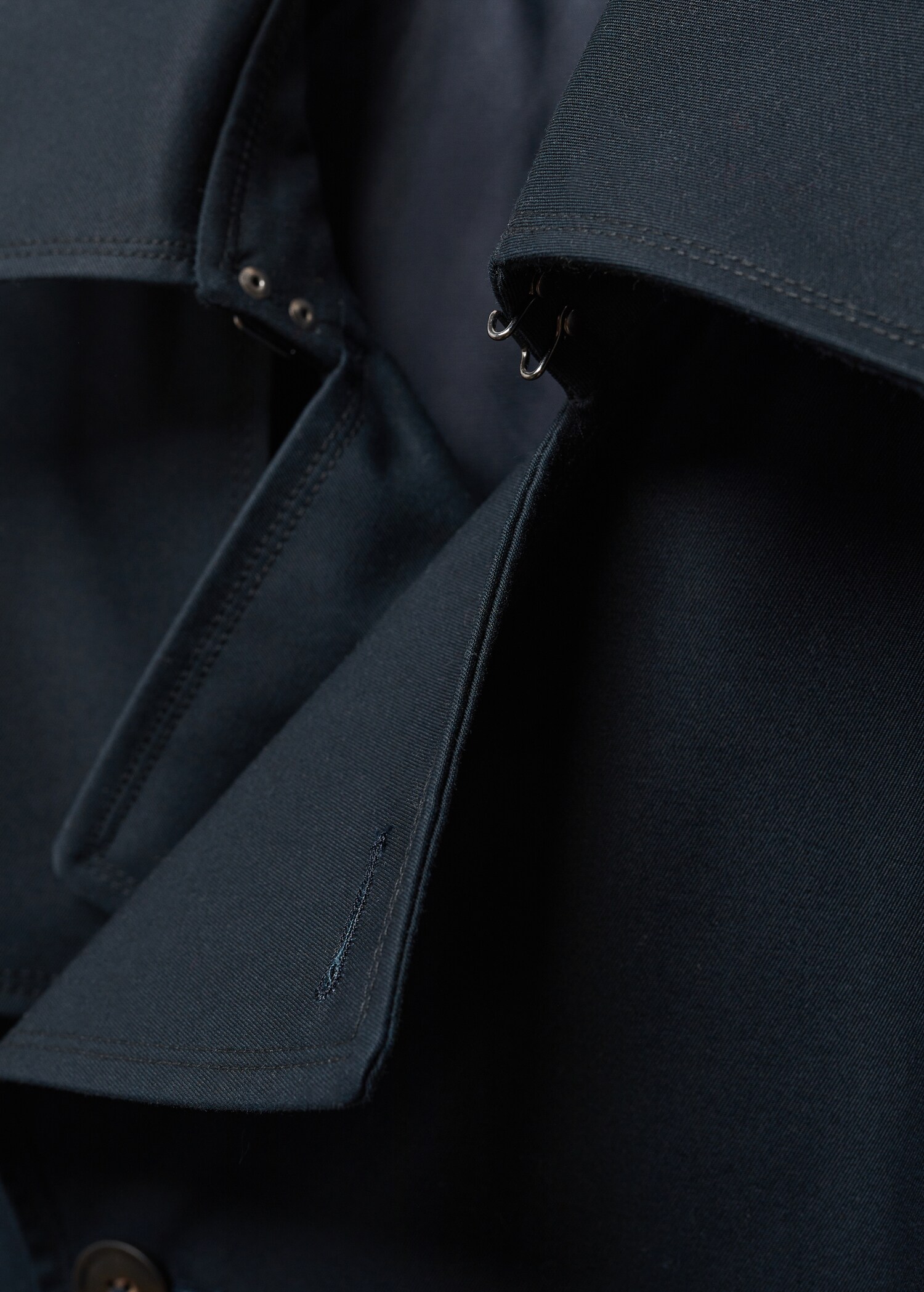 Classic water-repellent trench coat - Details of the article 8
