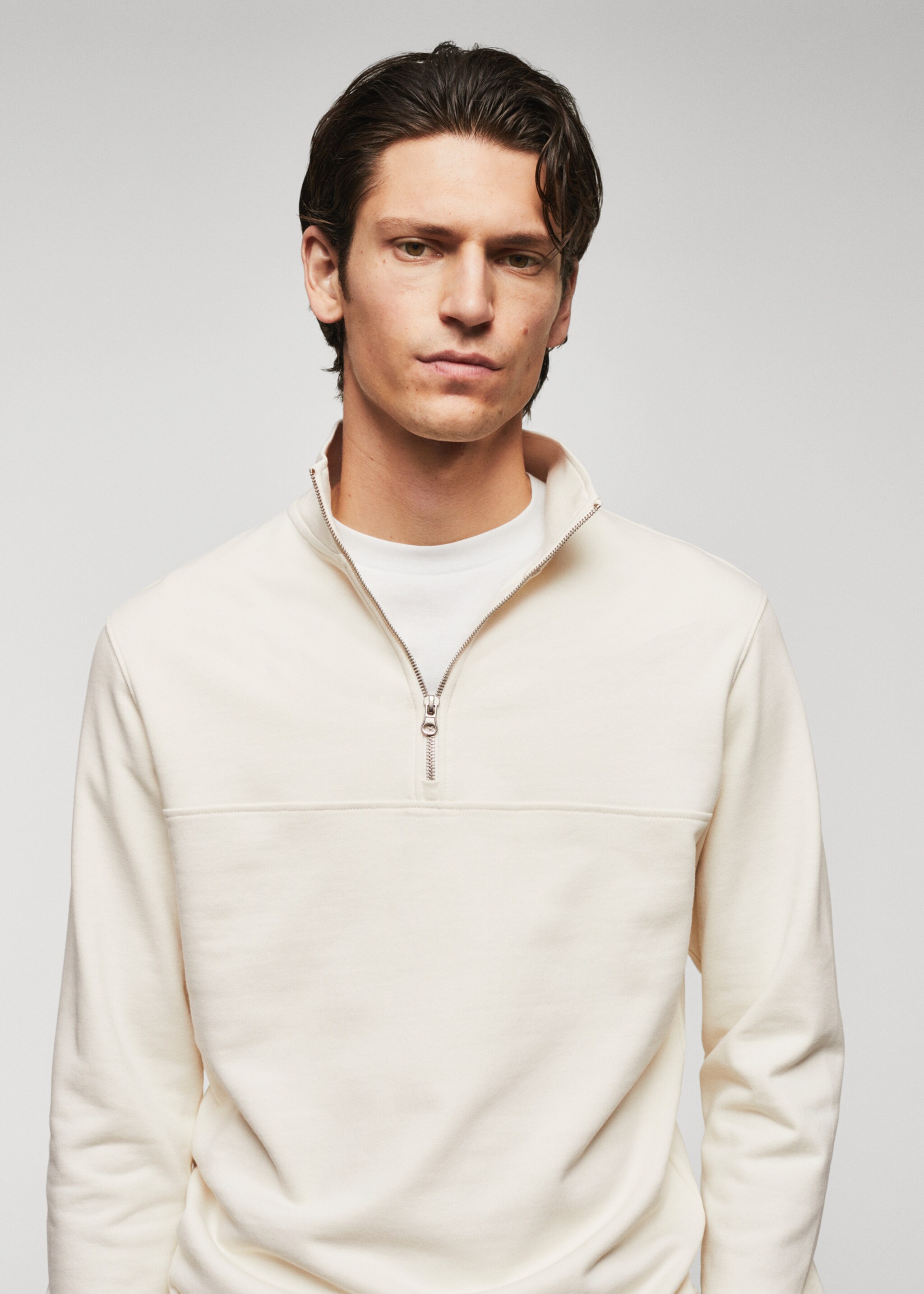Cotton sweatshirt with zip neck - Details of the article 1, Ecru. Ref: 57094402-00.