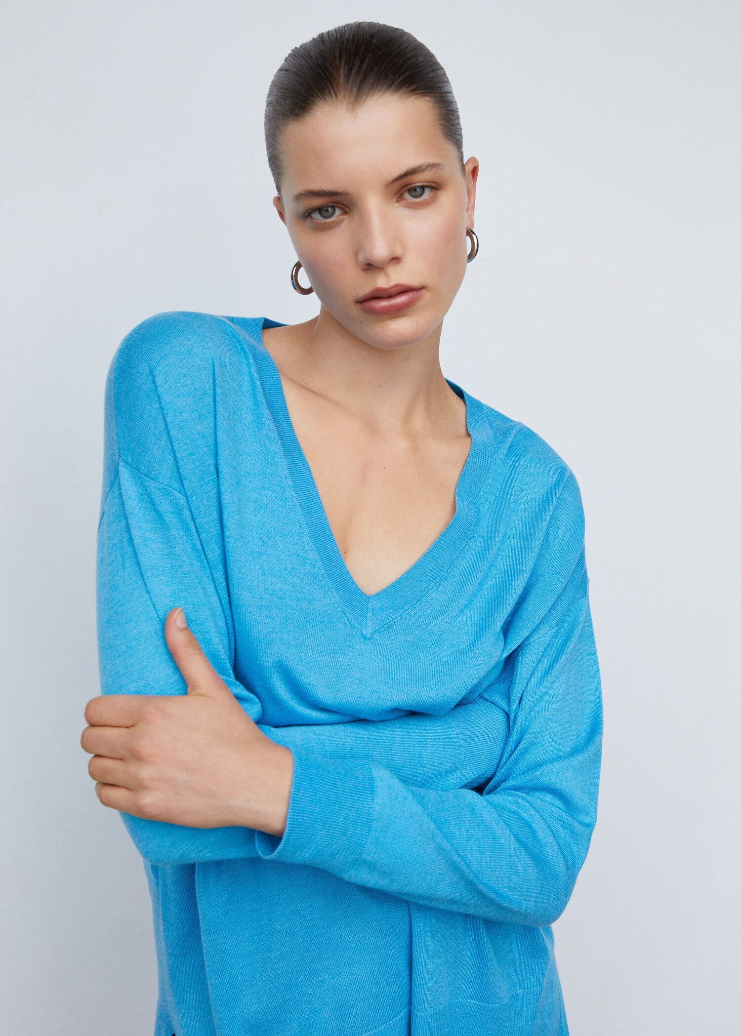 V-neck pullover with slits - Details of the article 1