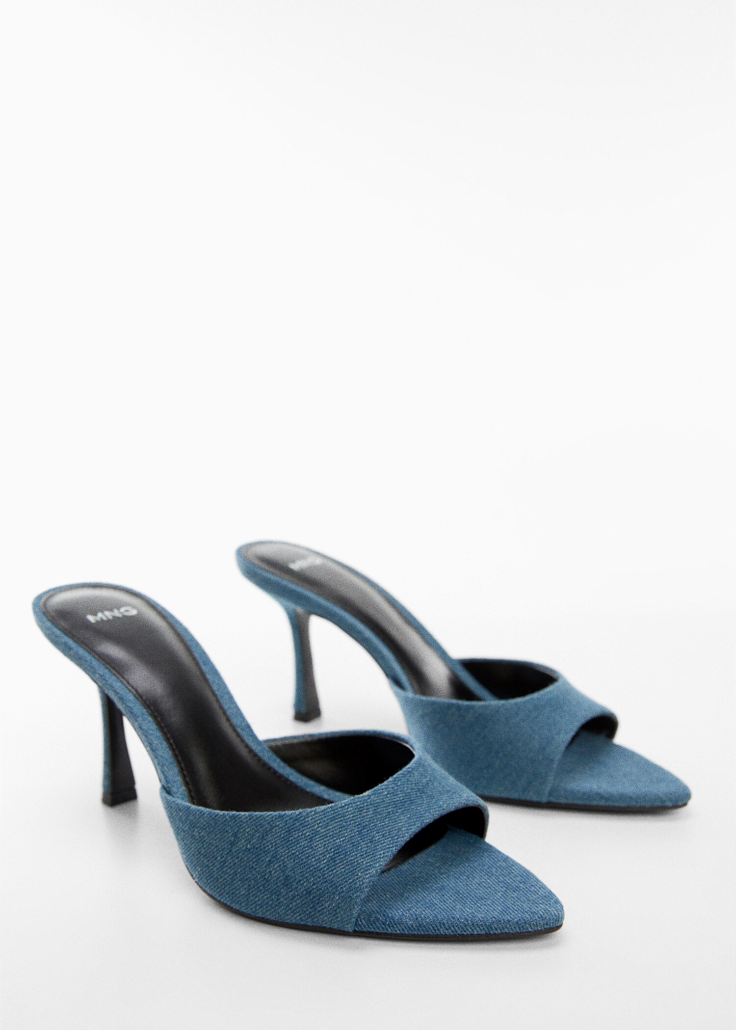 Sandales en jean talon Bottines talon bloc bout carré - Plan moyen