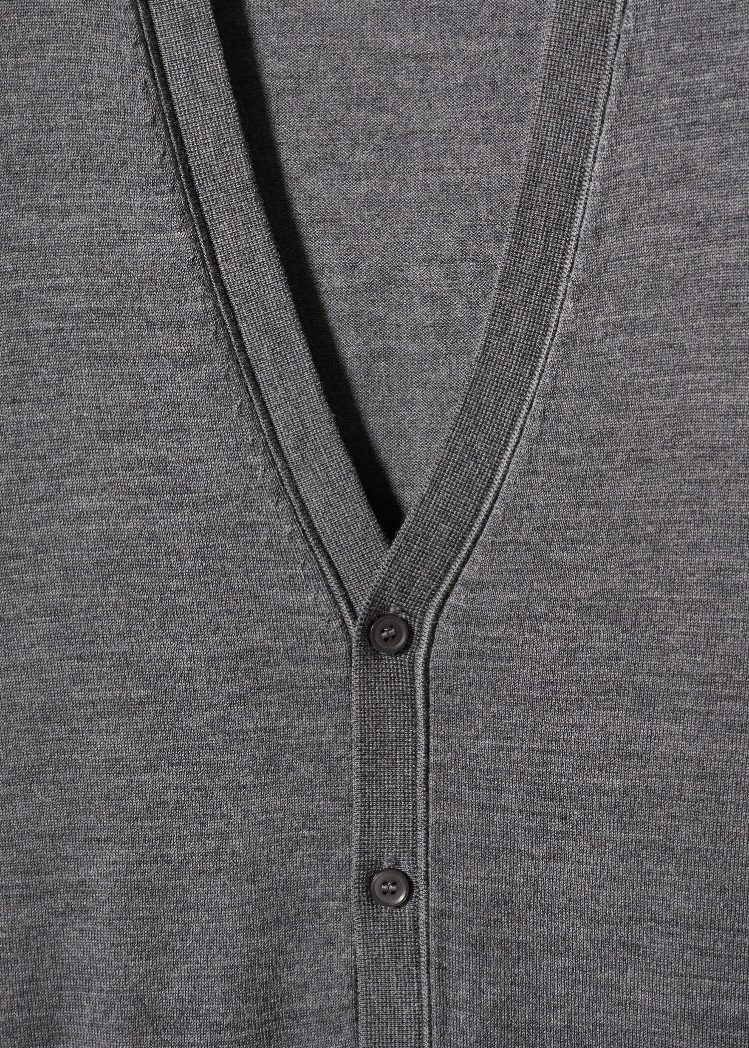 100% merino wool gilet - Details of the article 8
