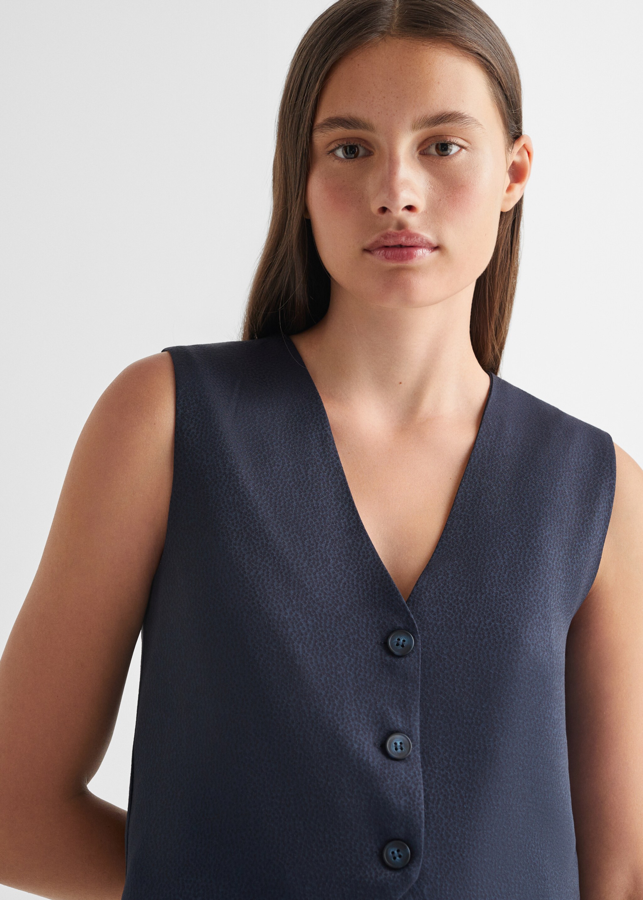 Gilet met knopen - Detail van het artikel 1, Donkermarine. Ref: 57094767-00.