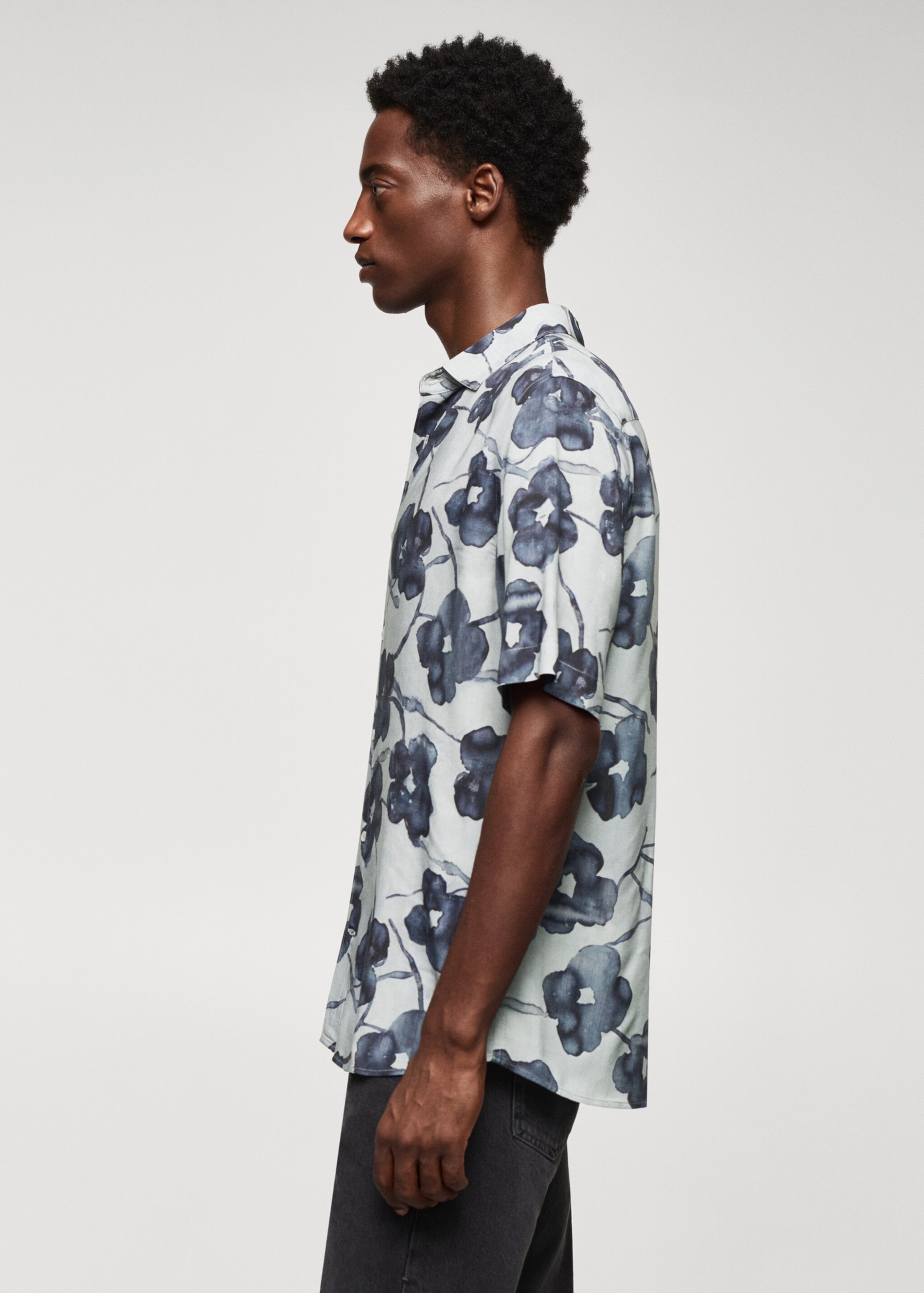 Flowy floral print shirt - Details of the article 2, Grey. Ref: 57094776-00.