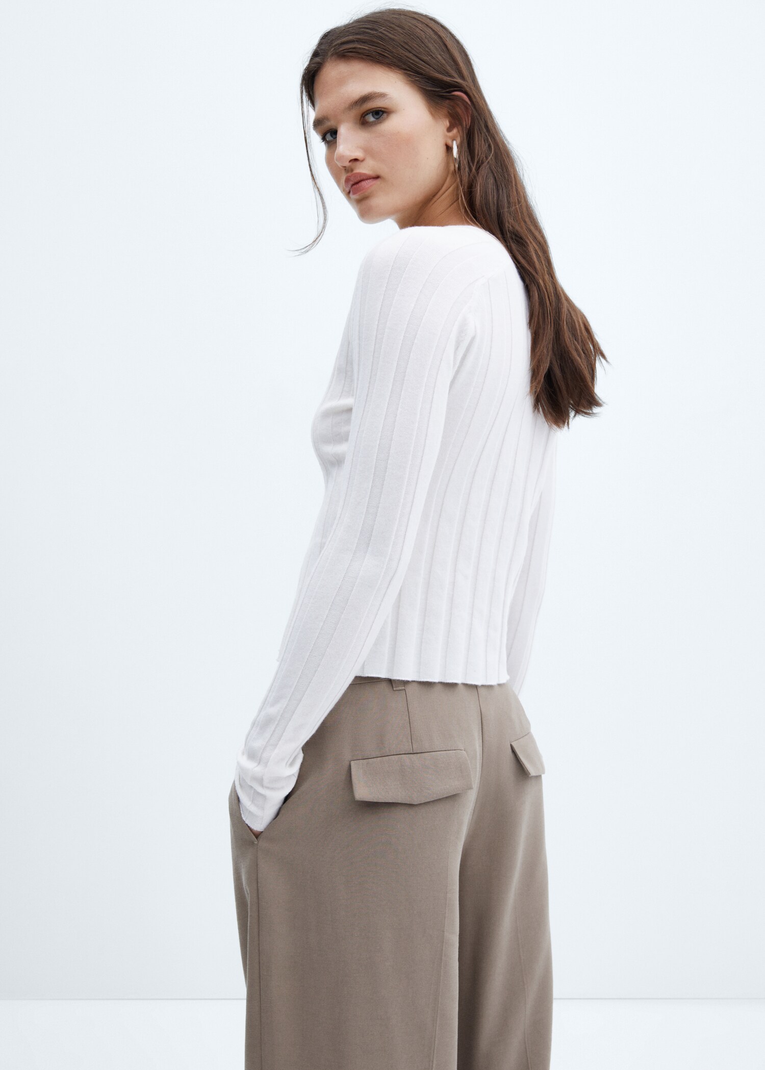 Buttoned ribbed cardigan - Reverse of the article