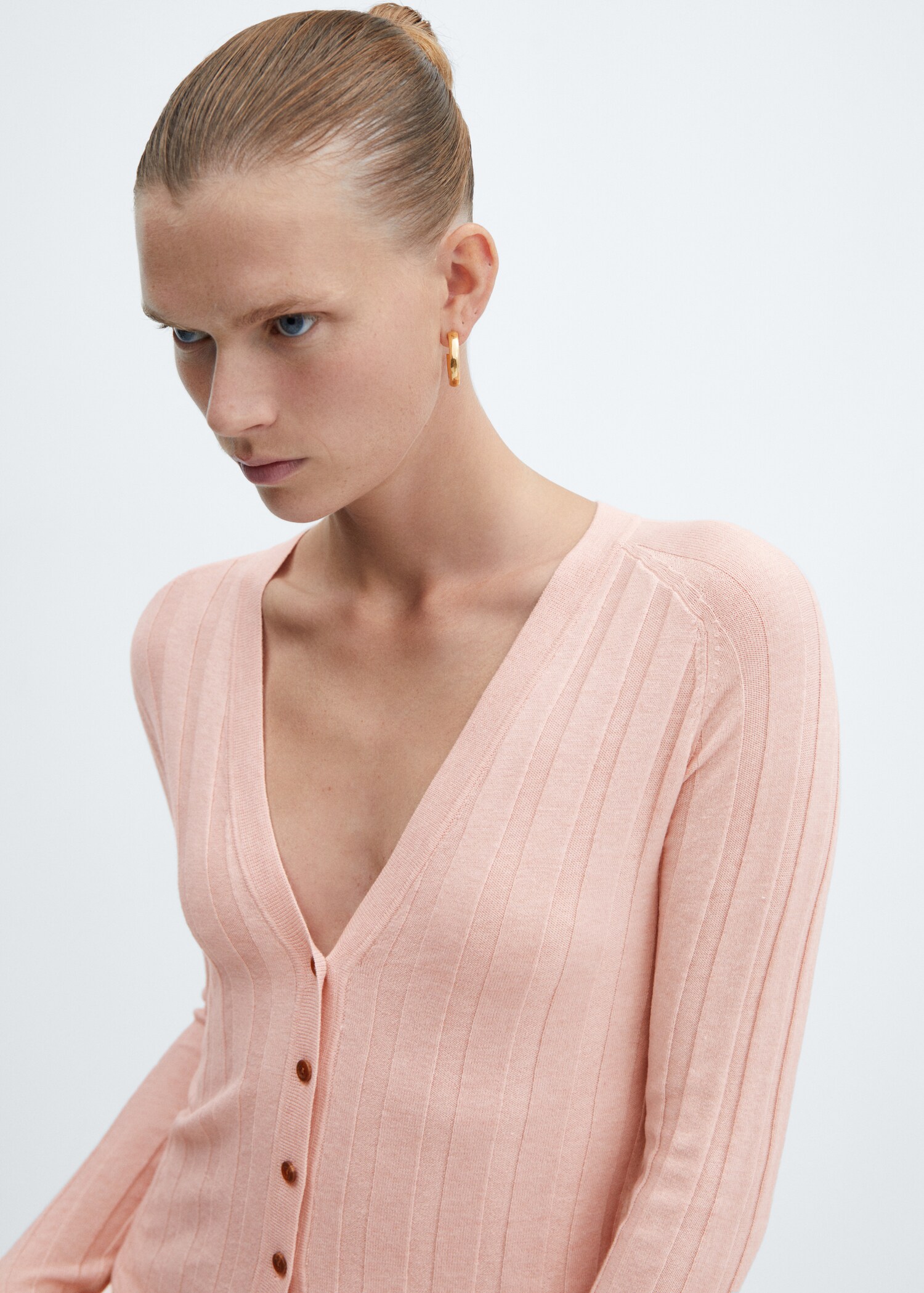 Buttoned ribbed cardigan - Details of the article 1