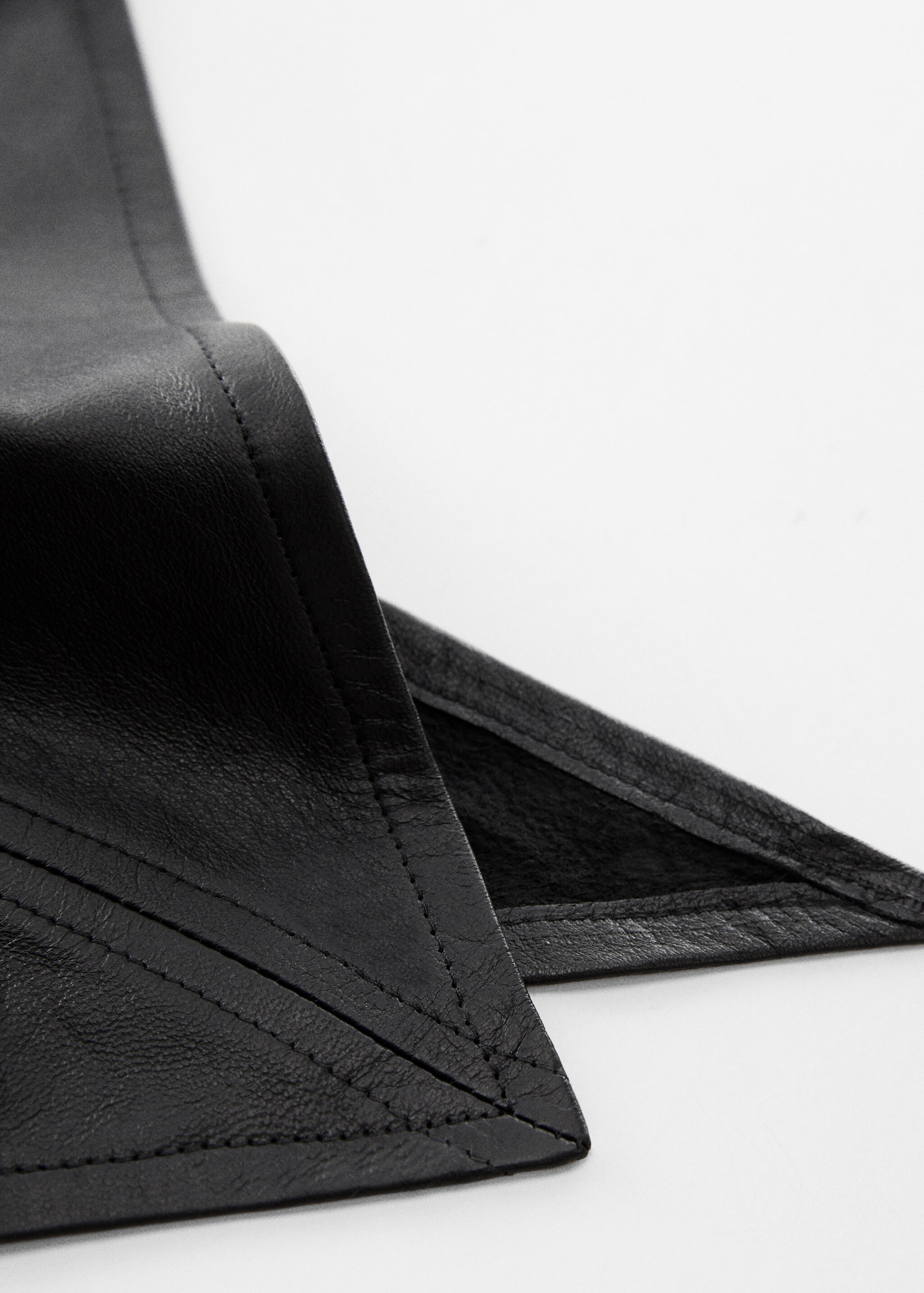 100% leather handkerchief - Details of the article 1