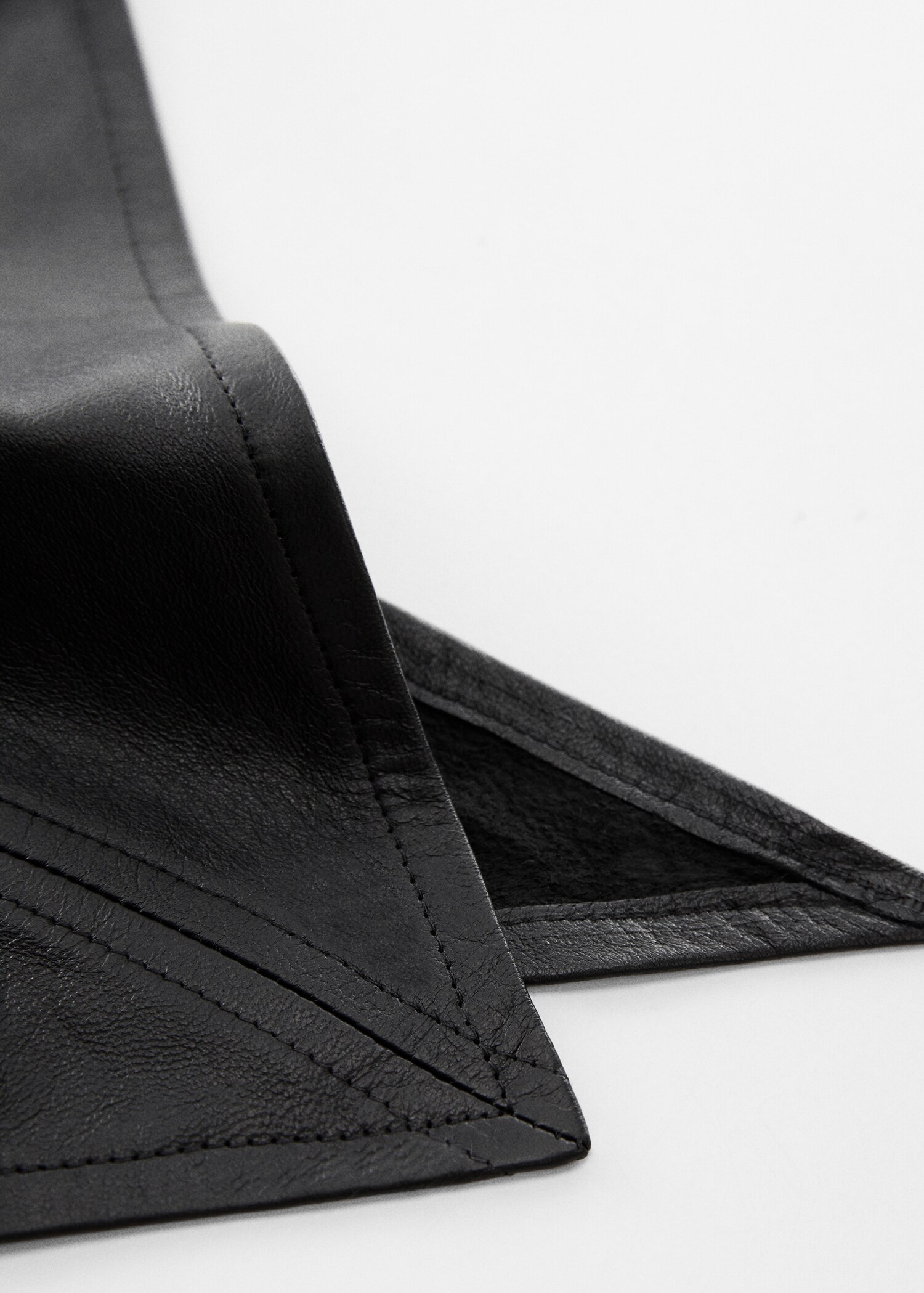 Halstuch aus 100 % Leder - Detail des Artikels 1