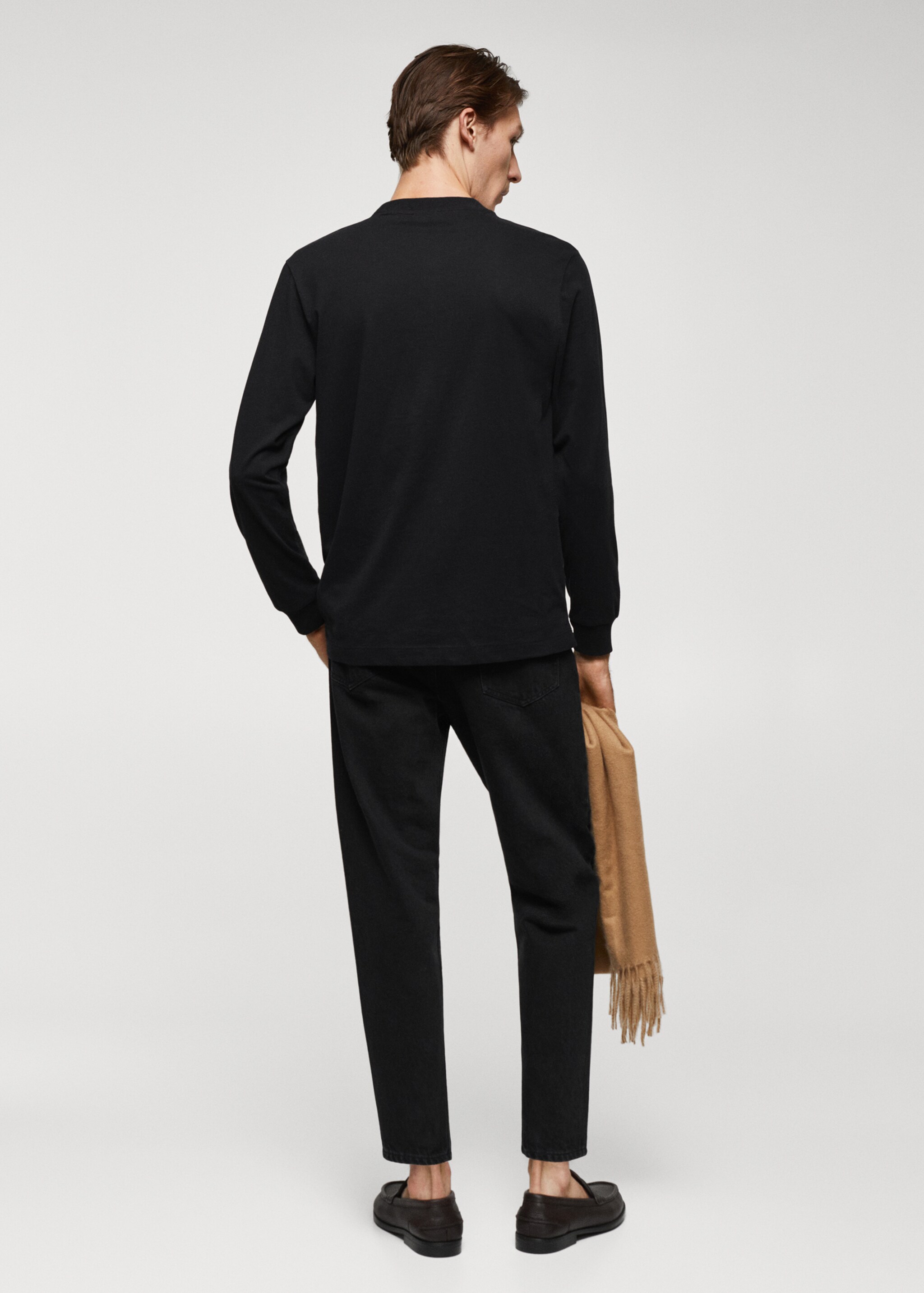 Long-sleeved t-shirt with pockets - Reverse of the article
