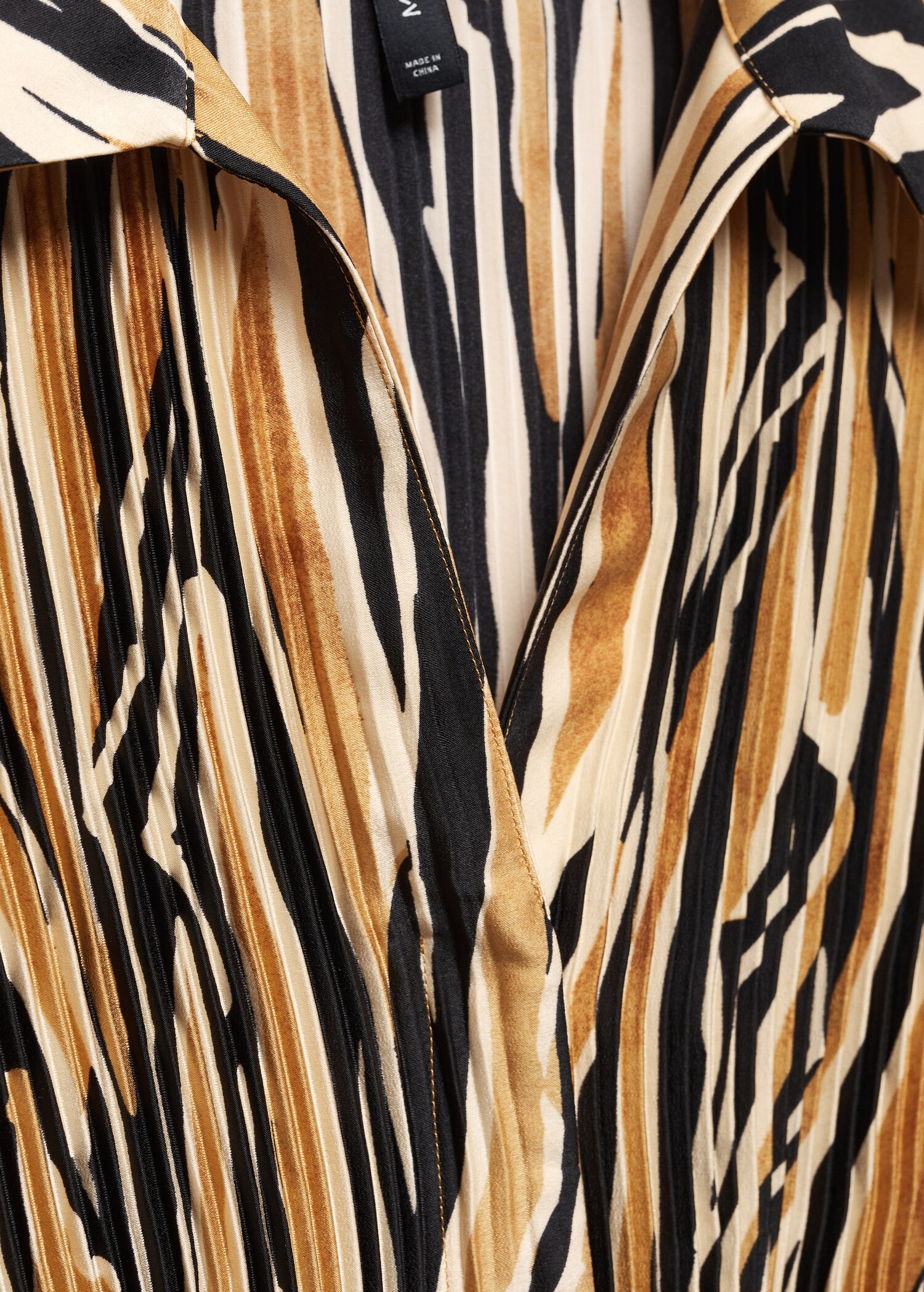 Printed shirt dress - Details of the article 8