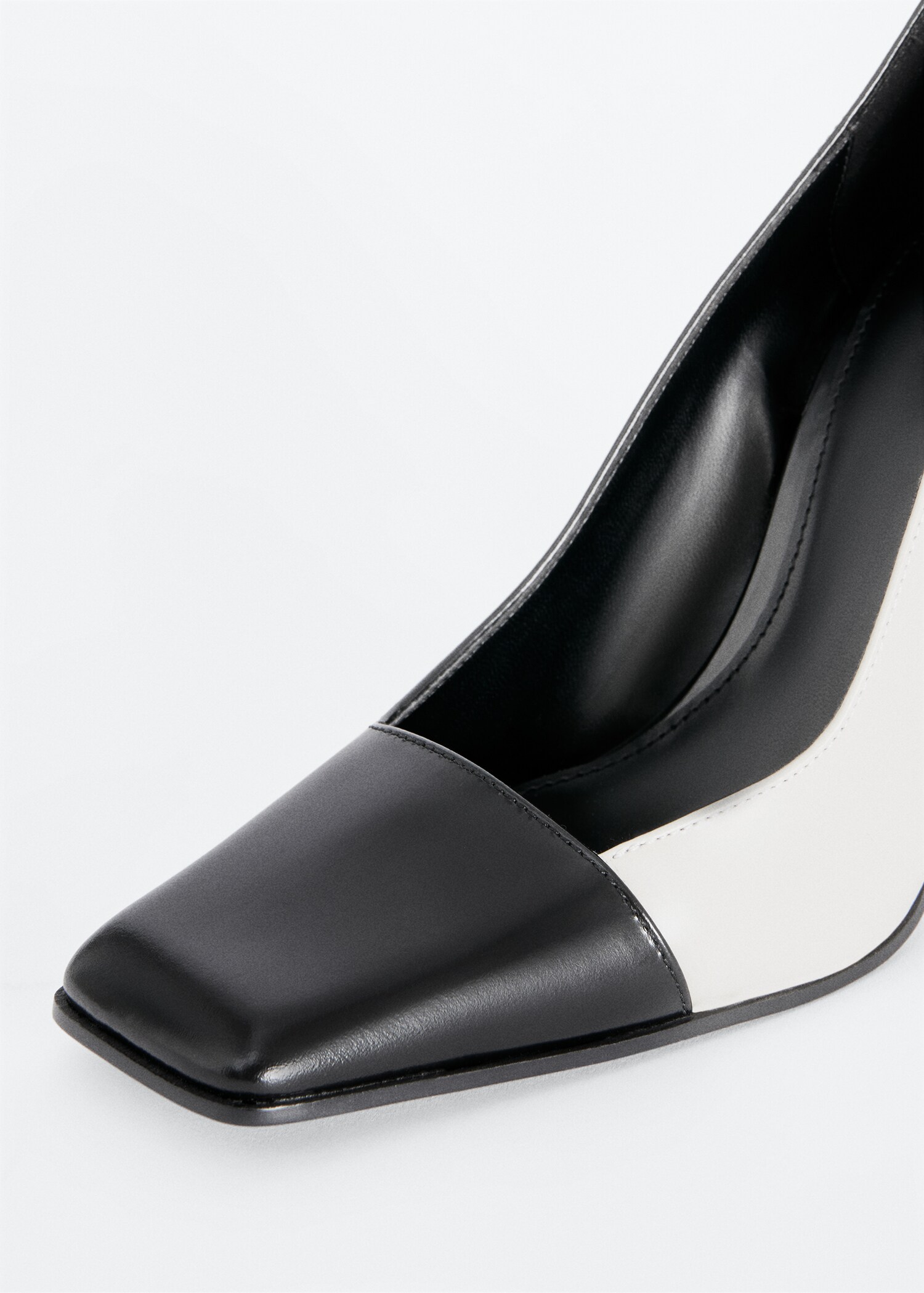 Tweekleurige schoen met asymmetrische hak Dames MANGO OUTLET