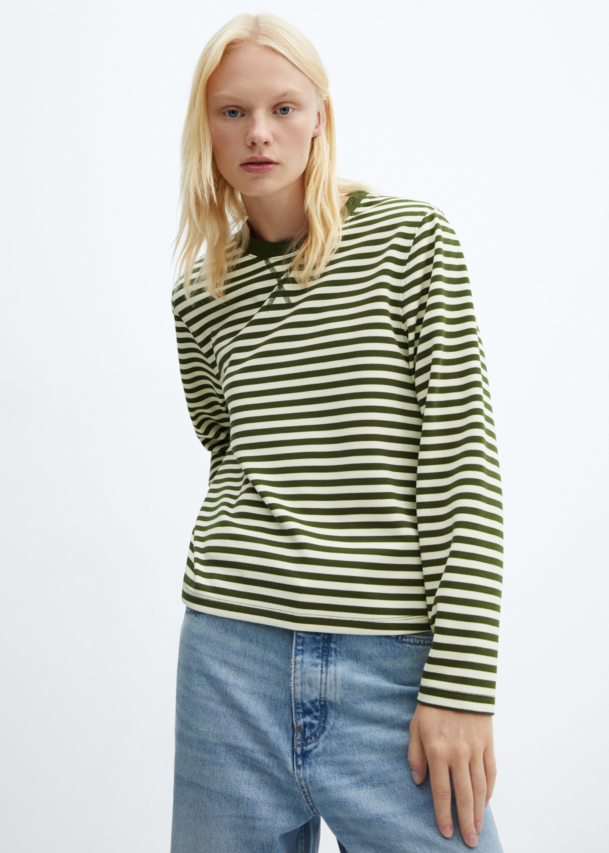 Sweat-shirt à rayures - Plan moyen