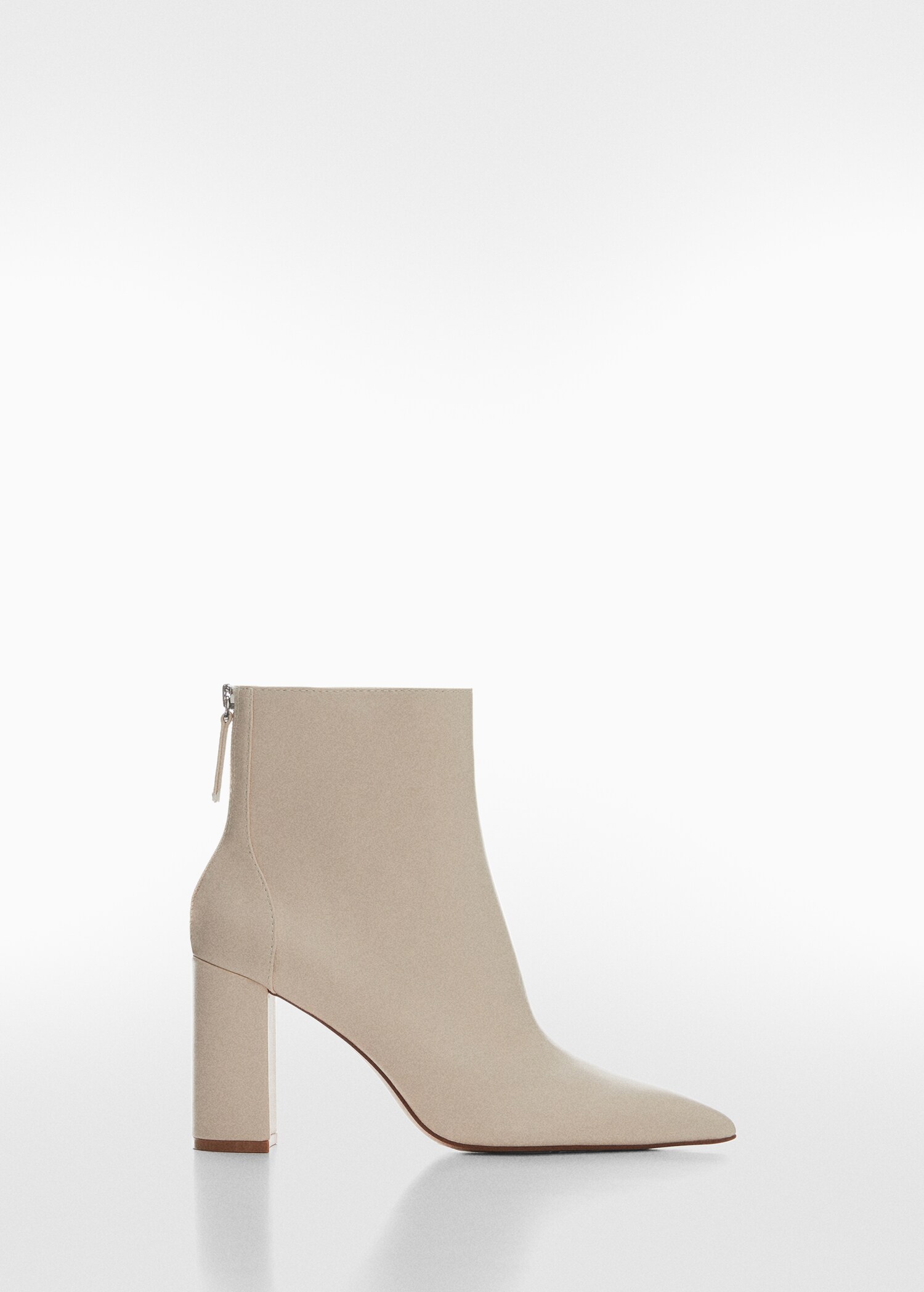 Pointed-toe ankle boot swith zip closure - Article without model