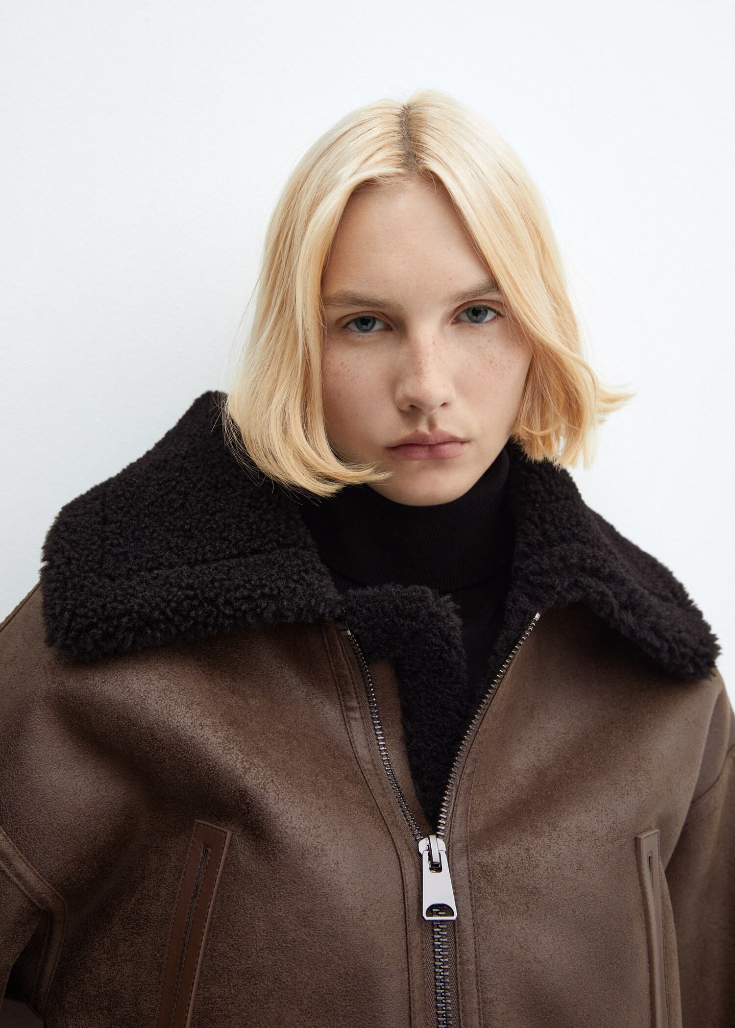 Shearling-effect lined short jacket - Details of the article 1