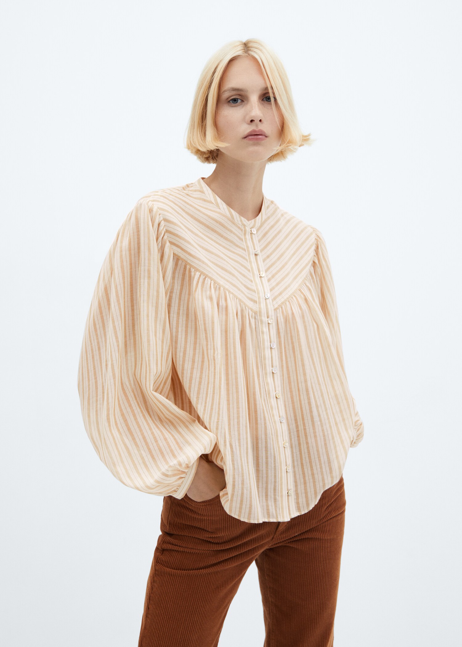 Blouse with puffed sleeves and buttons - Medium plane