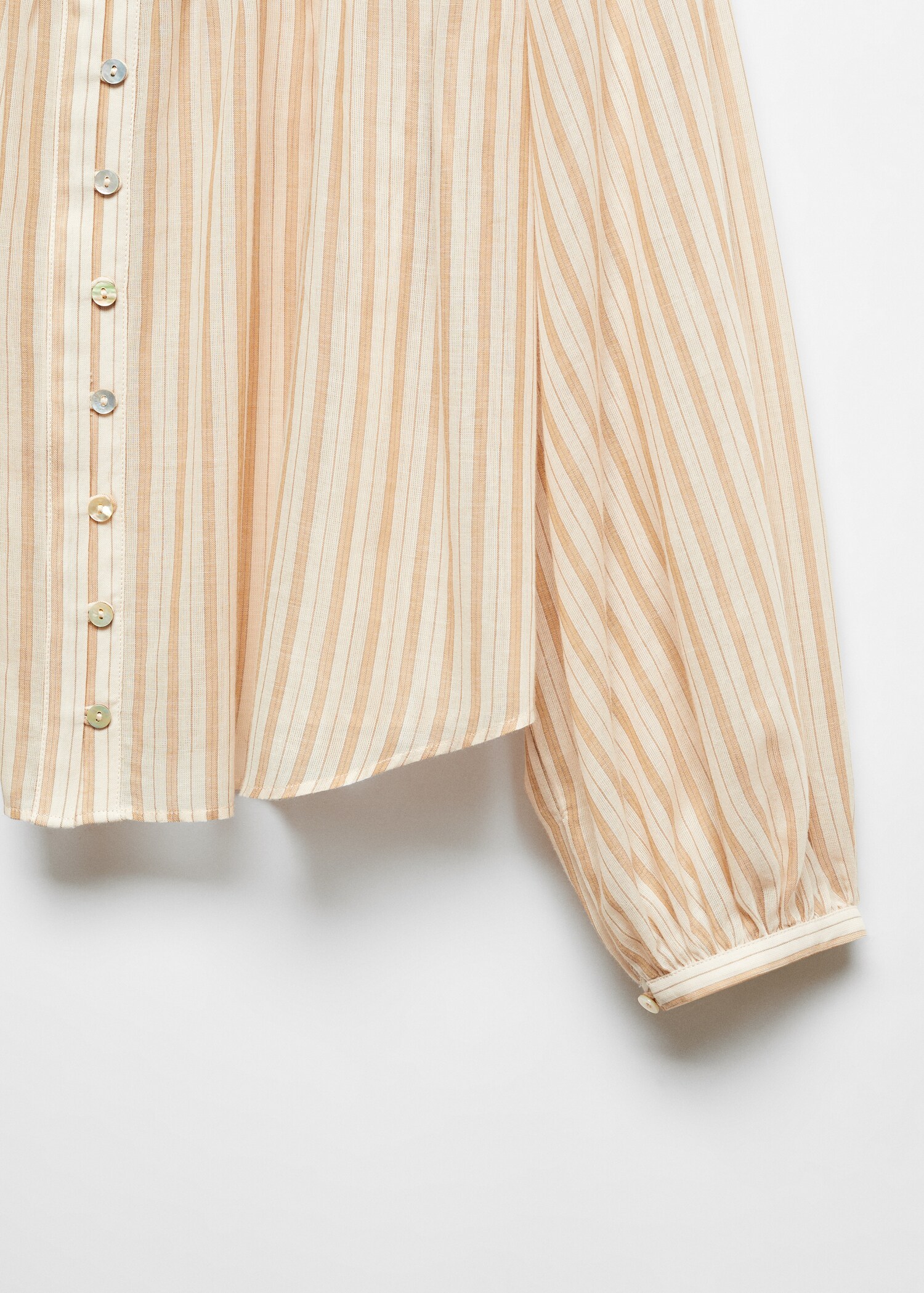 Blouse with puffed sleeves and buttons - Details of the article 8
