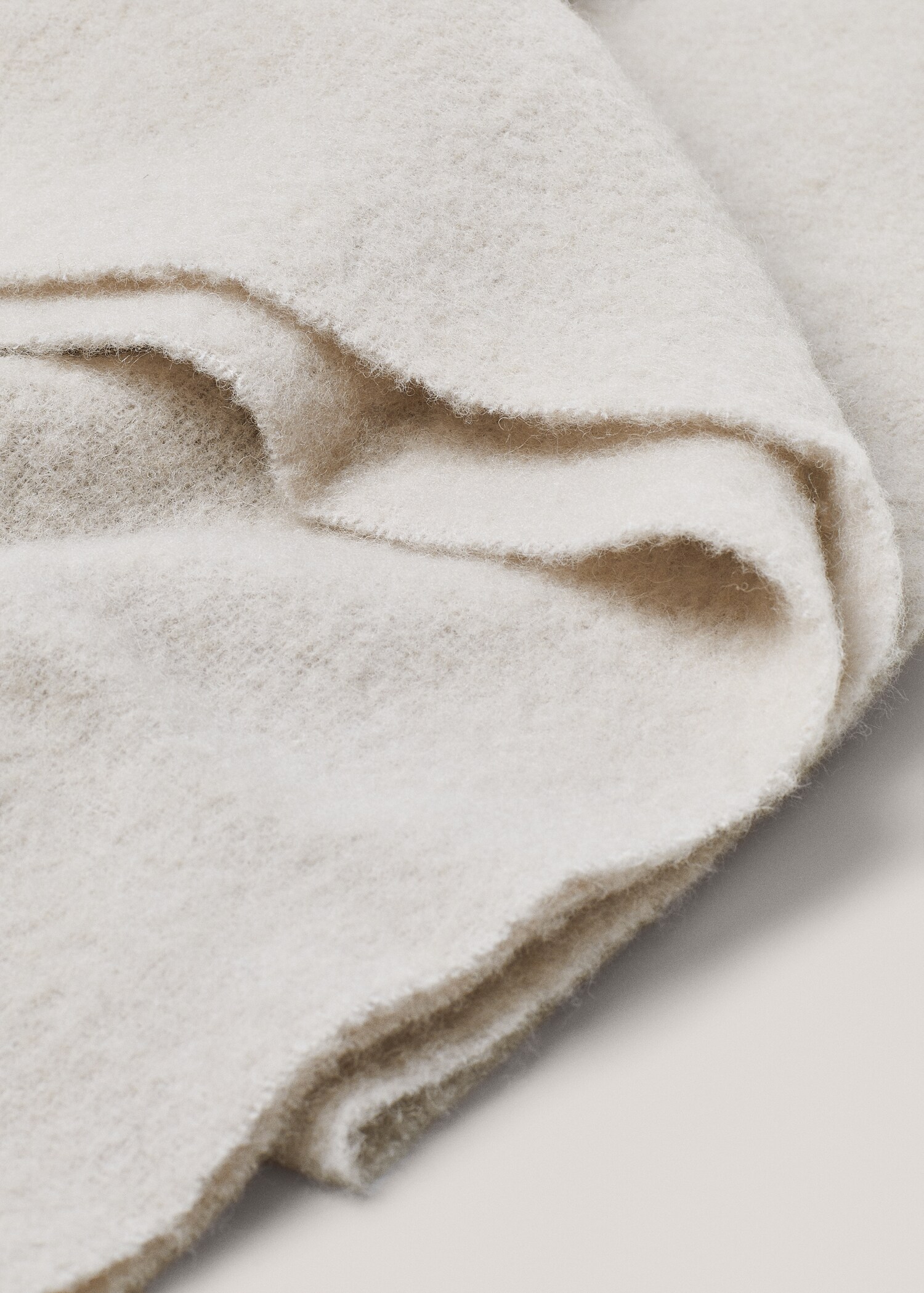 Fringed wool blanket 130X180cm - Details of the article 2