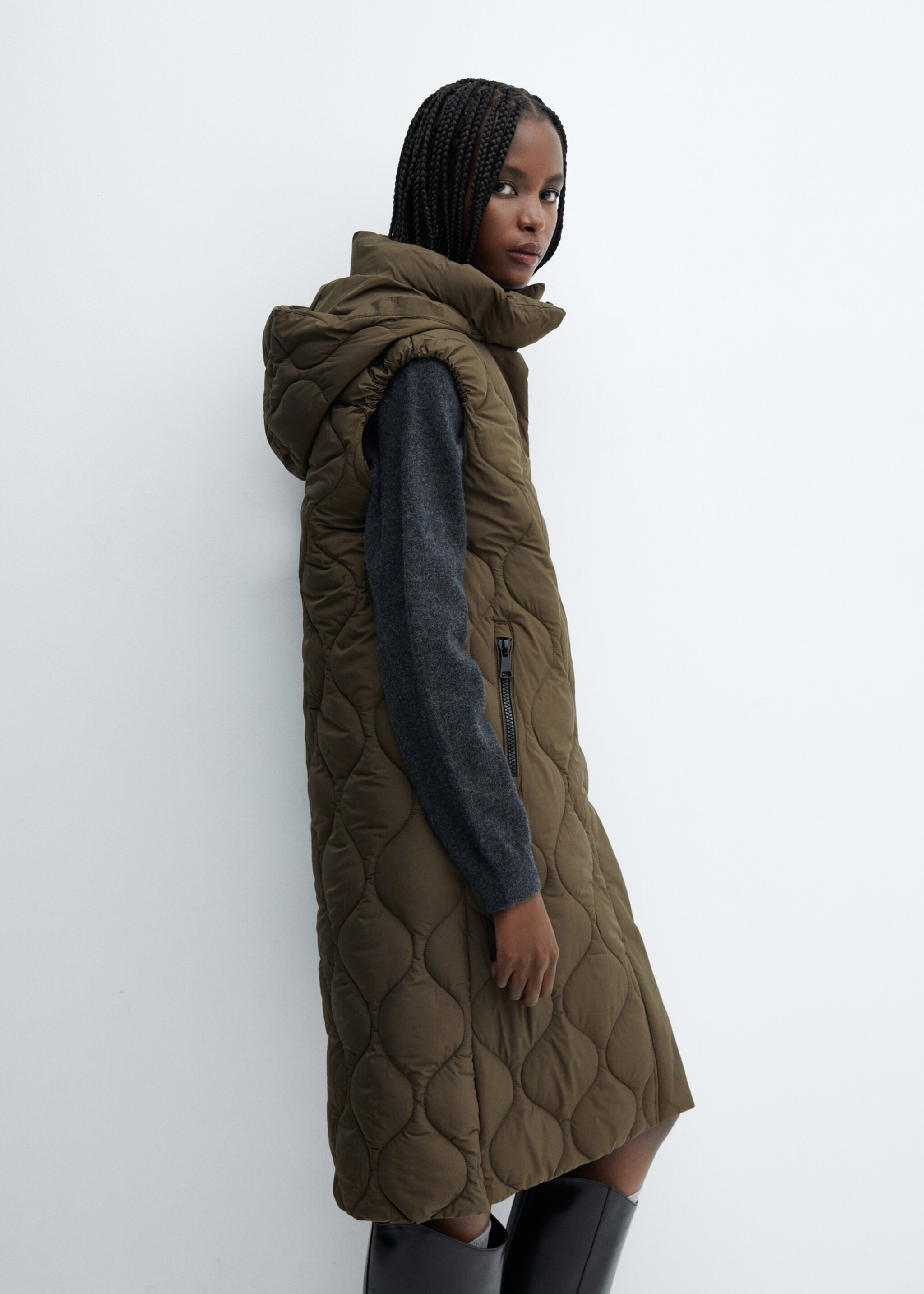 Long puffer vest - Details of the article 2, Khaki. Ref: 57856710-00.