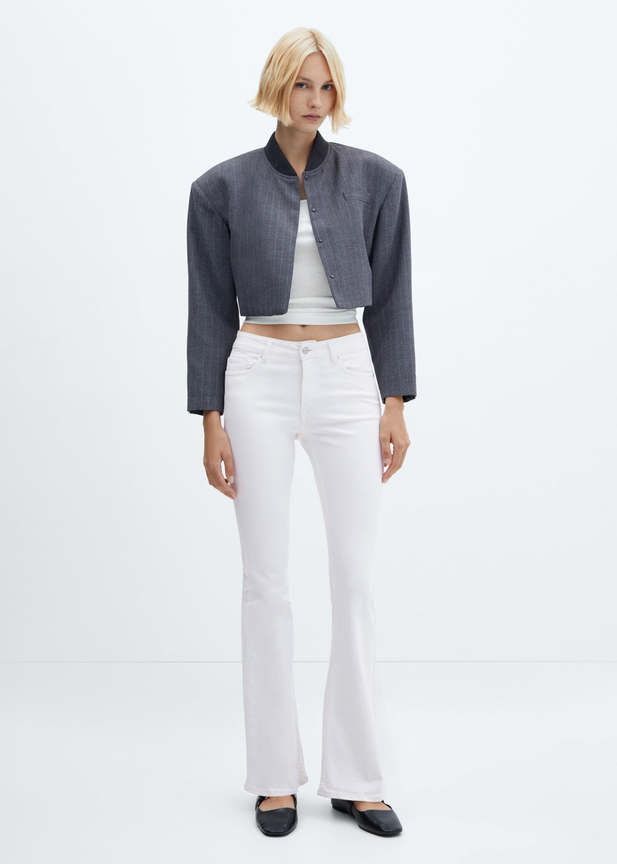 Medium-rise flared jeans - General plane