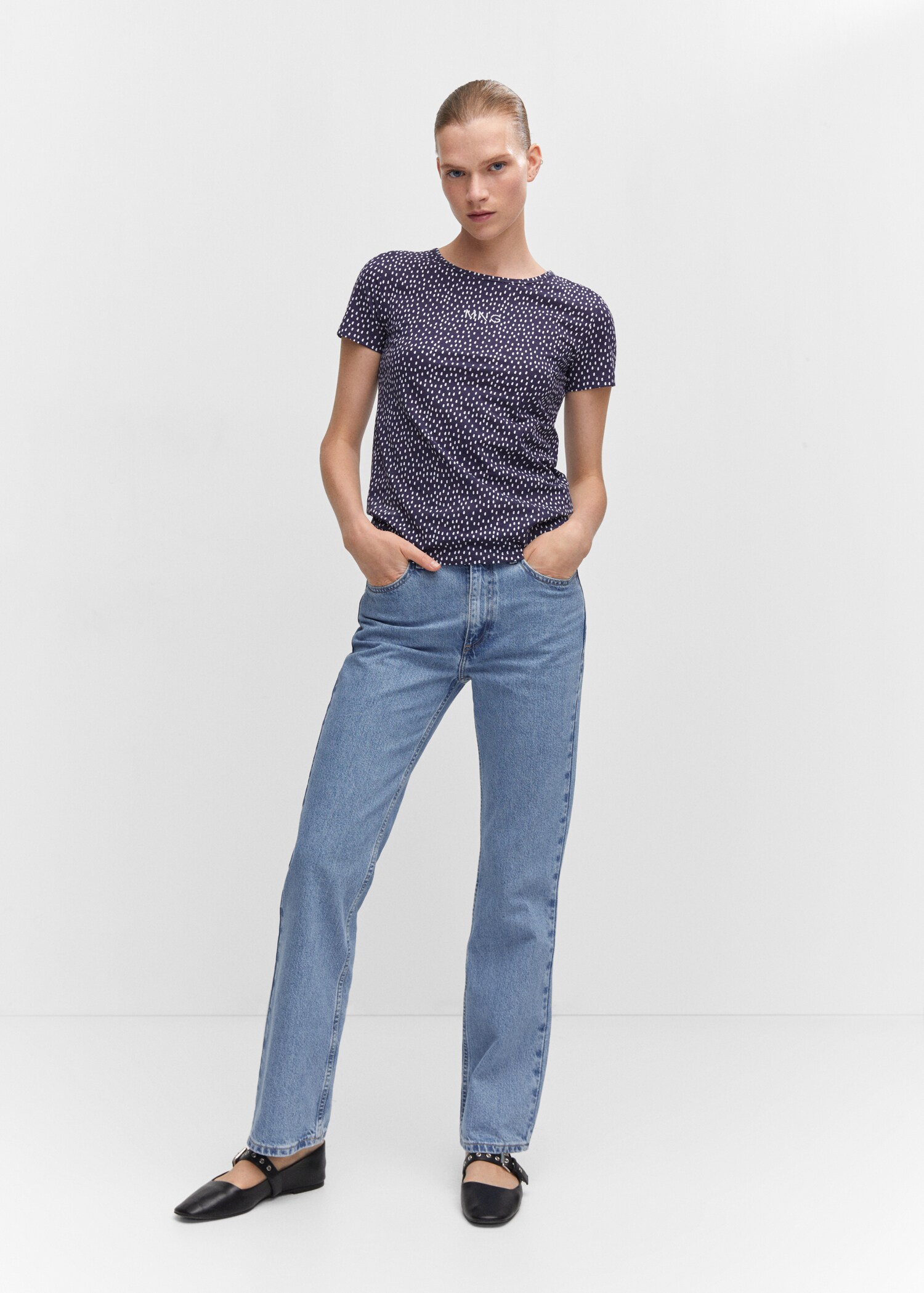 Gemustertes T-Shirt mit gesticktem Logo - Damen | MANGO OUTLET  