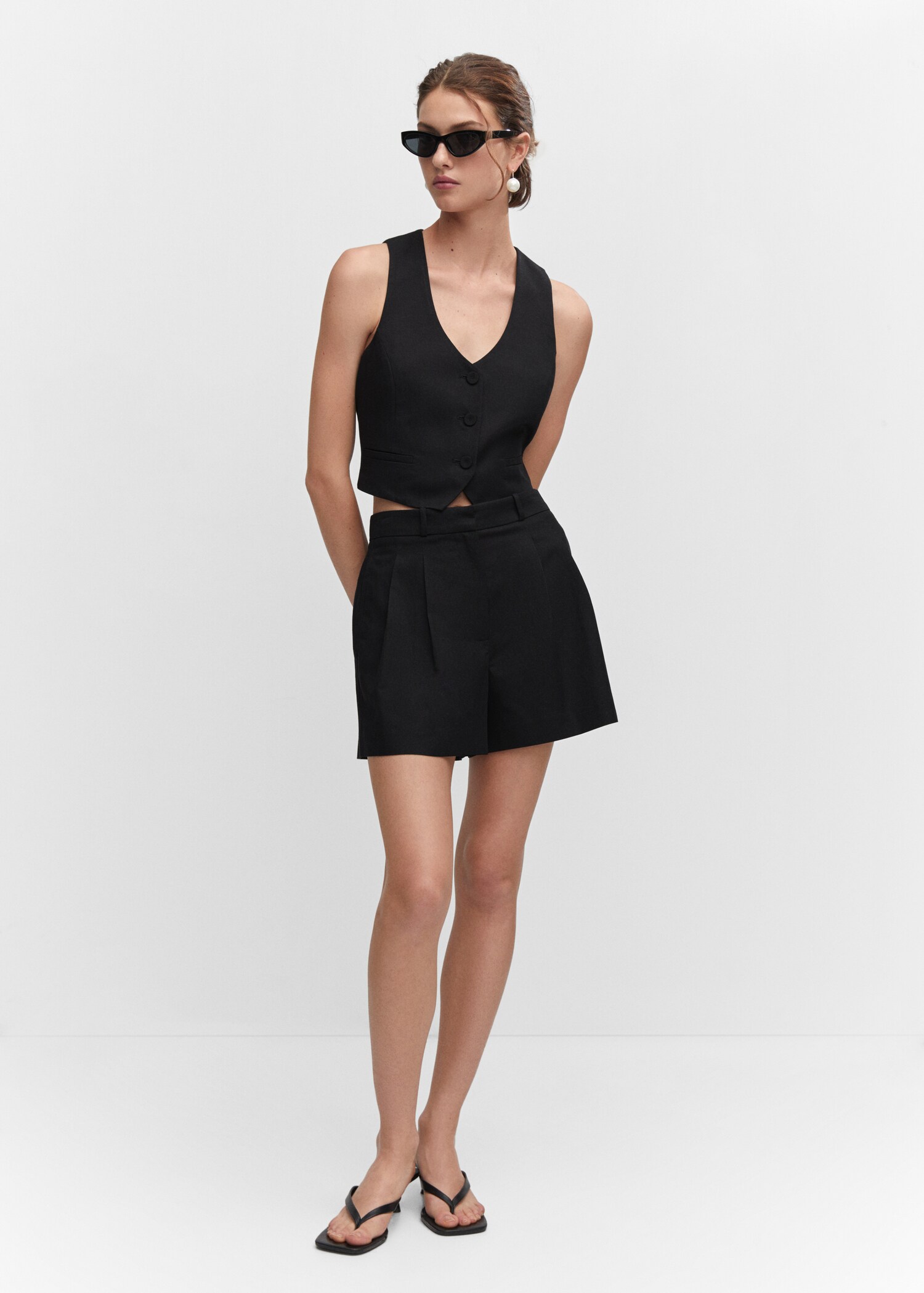Pleated mid-rise shorts - General plane