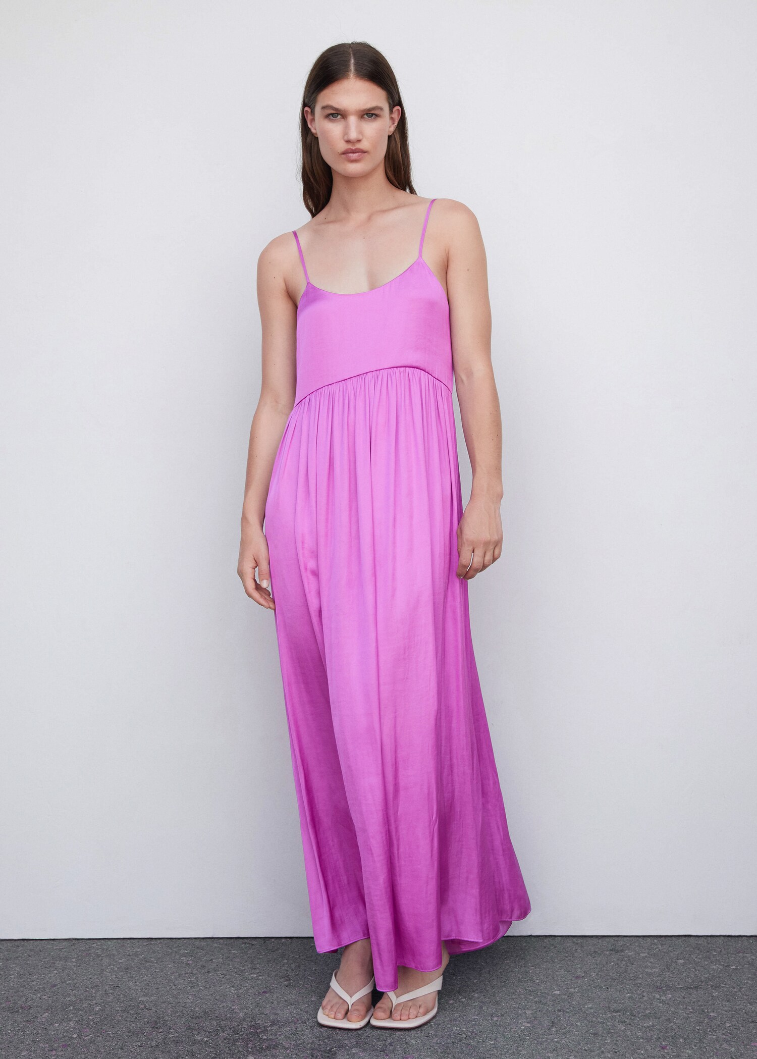 Long satin dress - General plane
