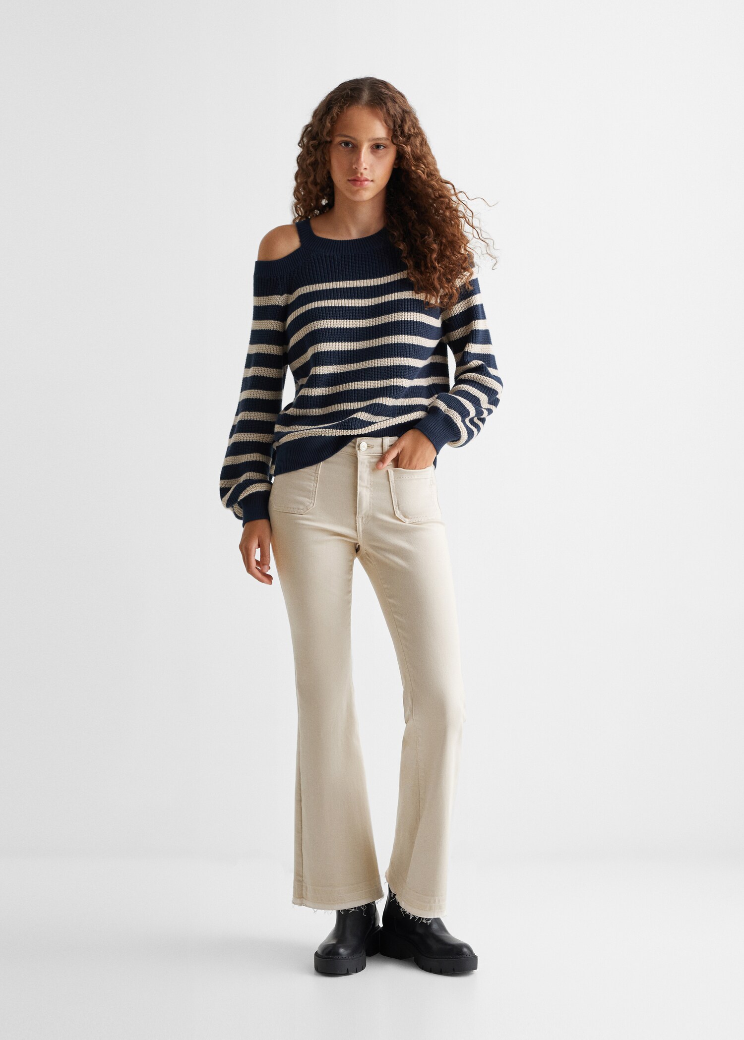 Flared jeans with pocket - General plane