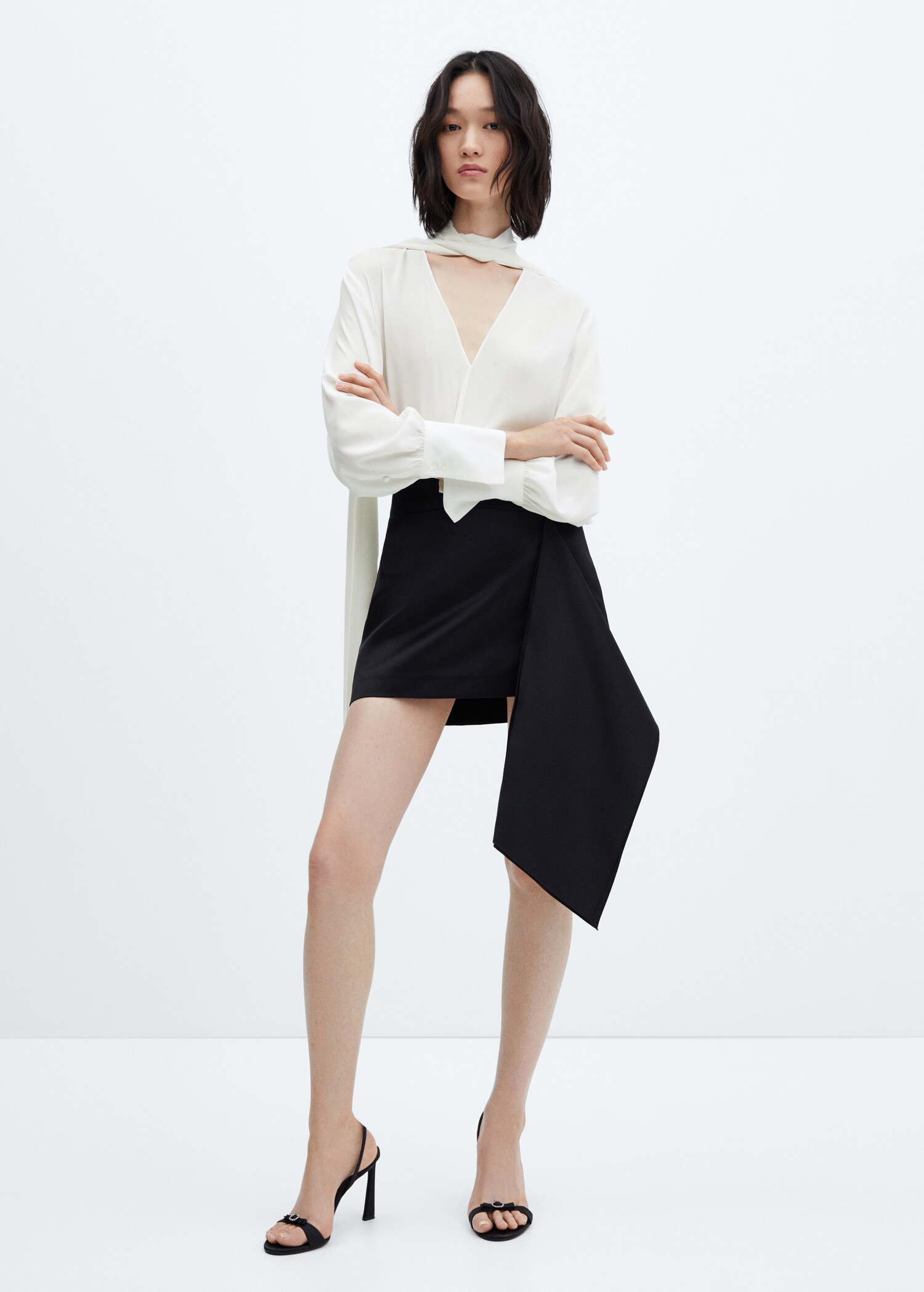 Bluse mit Schleifenkragen - Allgemeine Ansicht