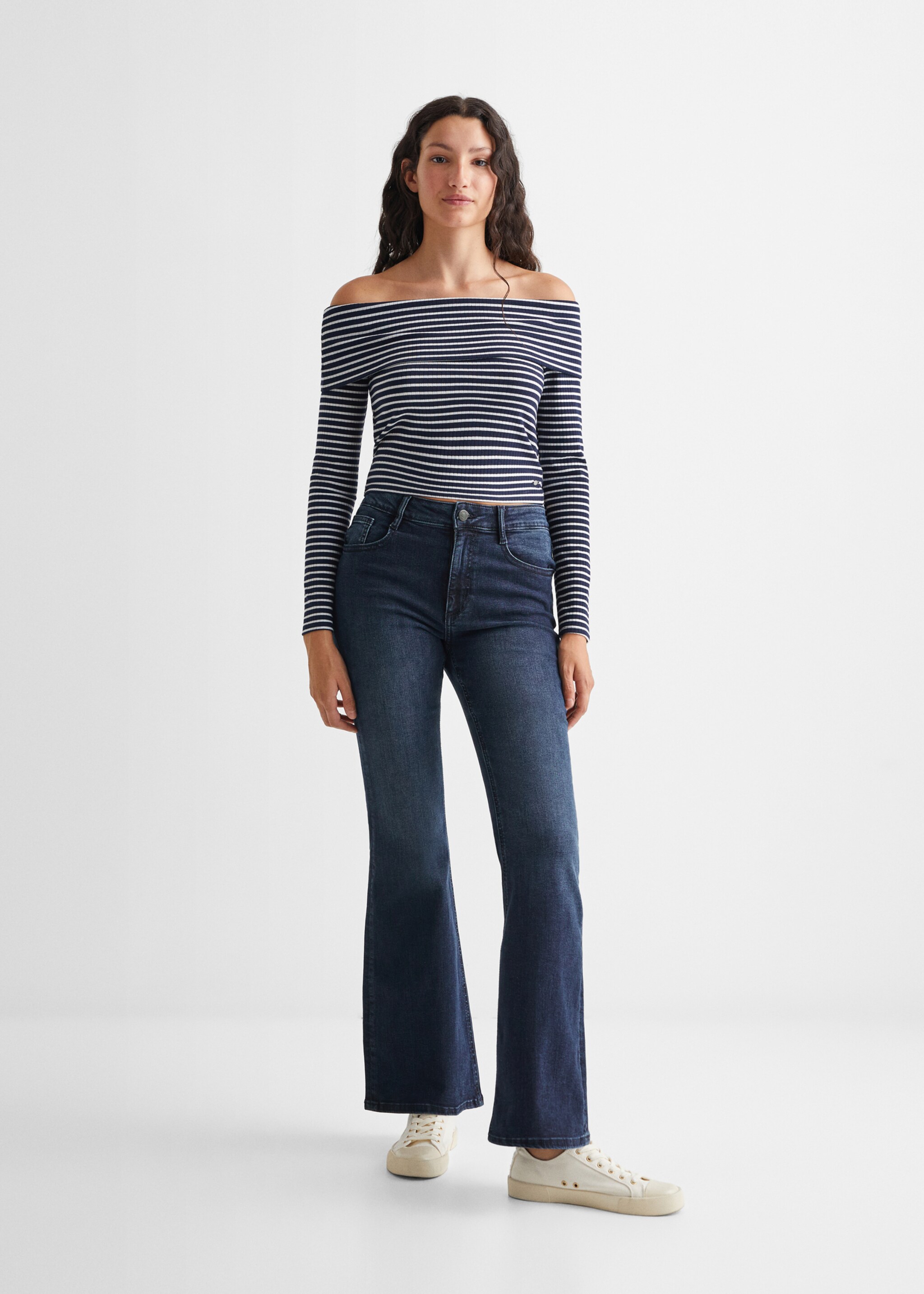 Flared finished jeans - General plane