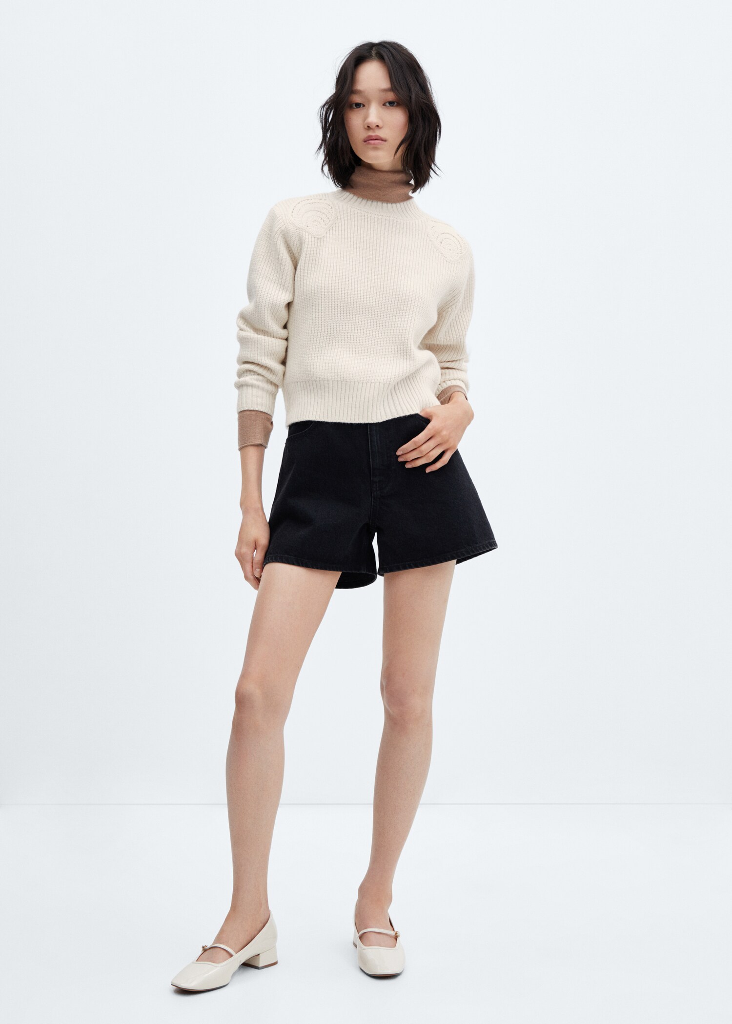 Pullover mit halbhohem Kragen und Schulterdetail - Allgemeine Ansicht