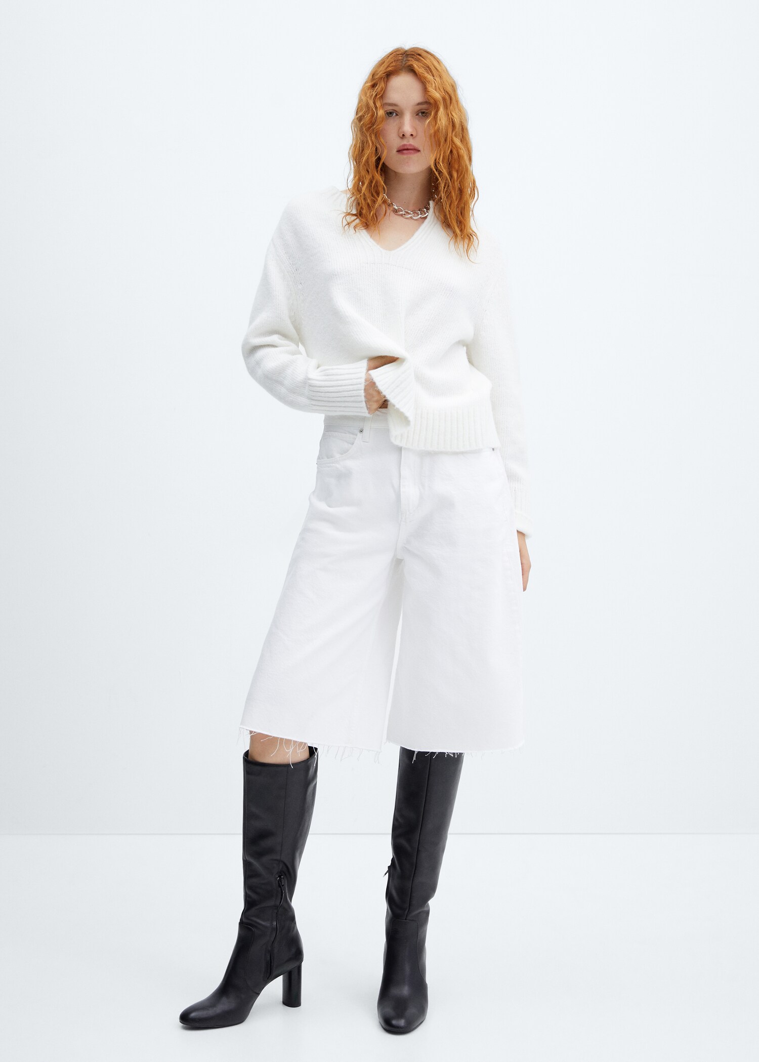 V-neck round-neck sweater - General plane